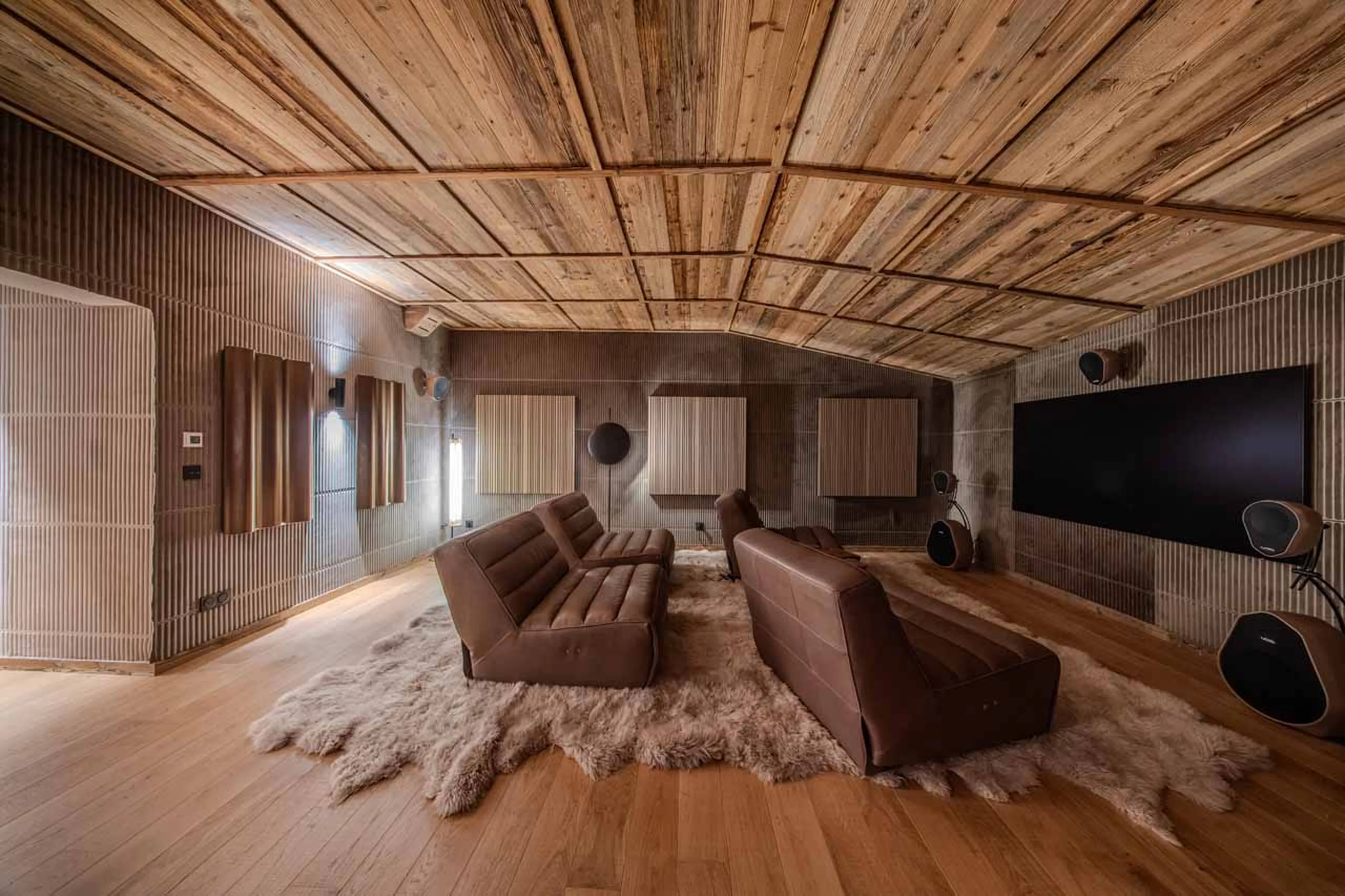 Tv lounge with plenty of seating at Chalet Orca in Val d'Isere