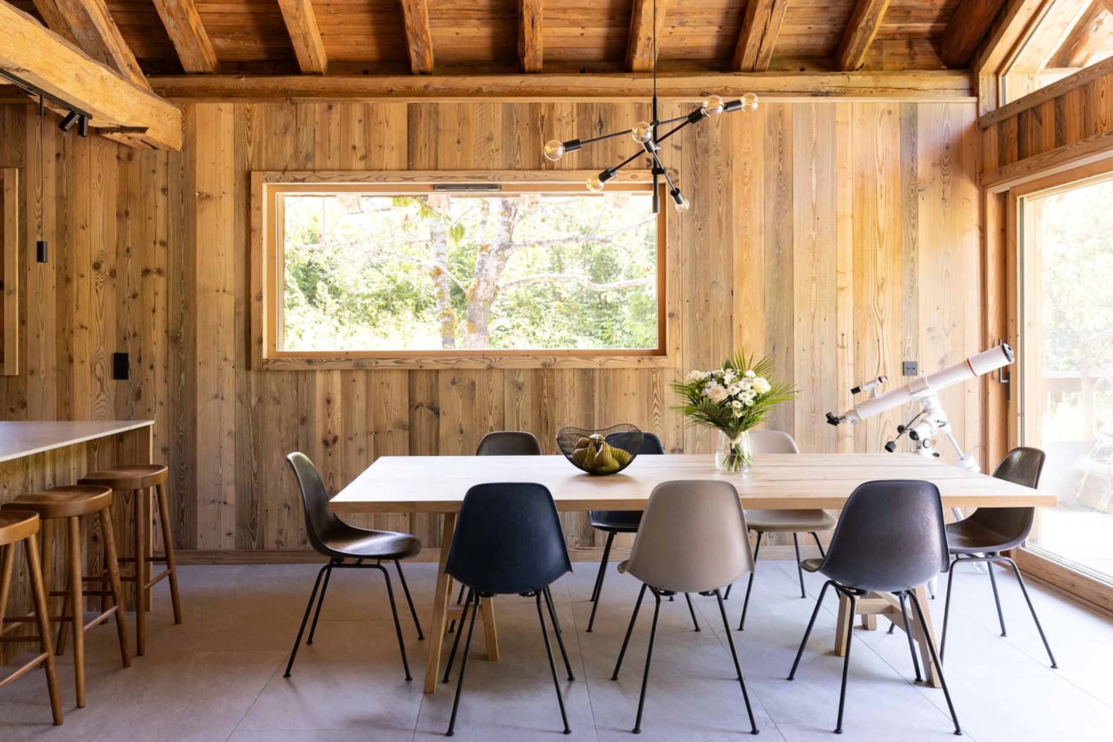 Dining table at Chalet L'Orchidée in Meribel