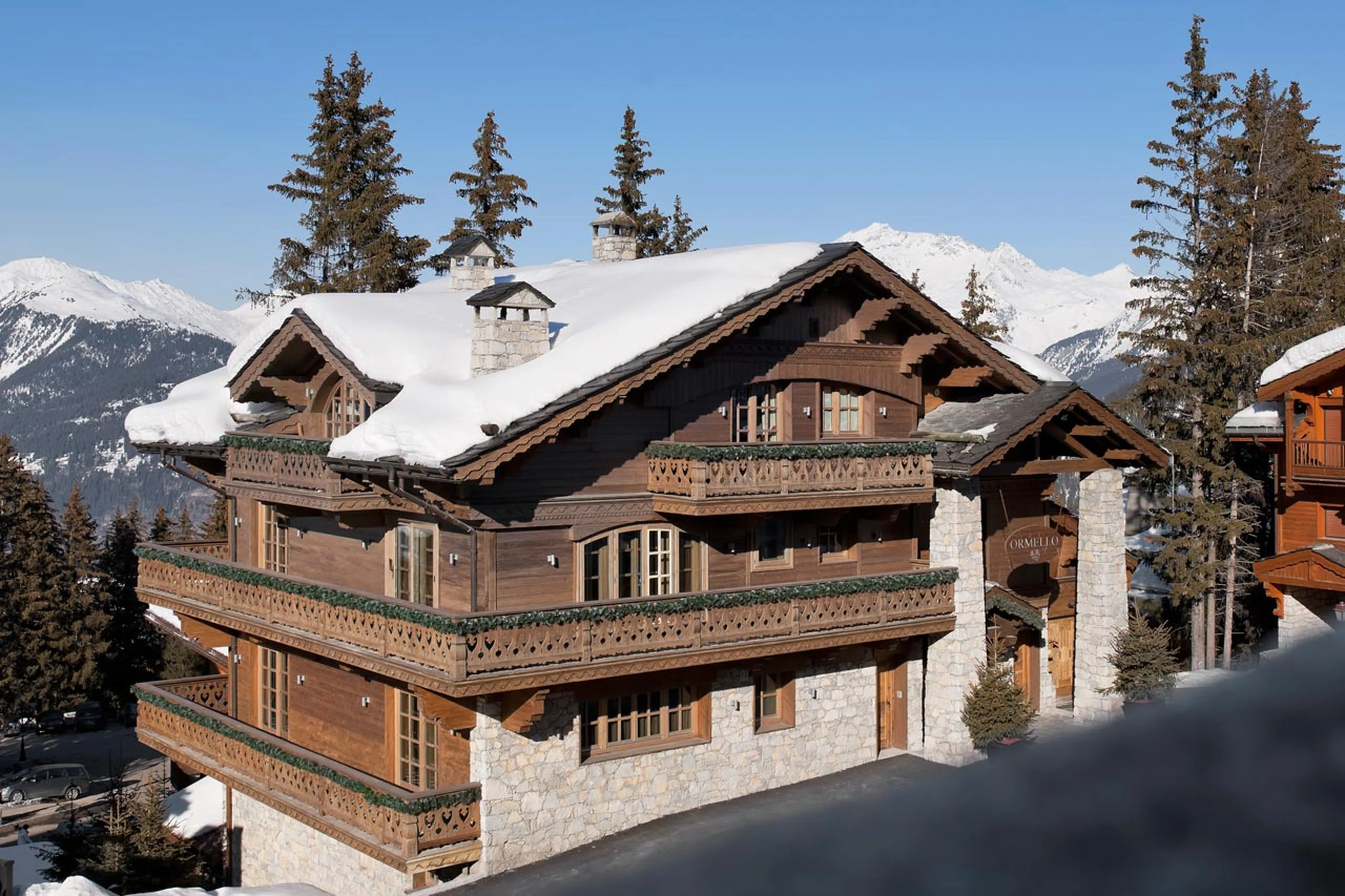 Chalet Ormello is near to the Alpin Jardin ski lift in Courchevel 1850