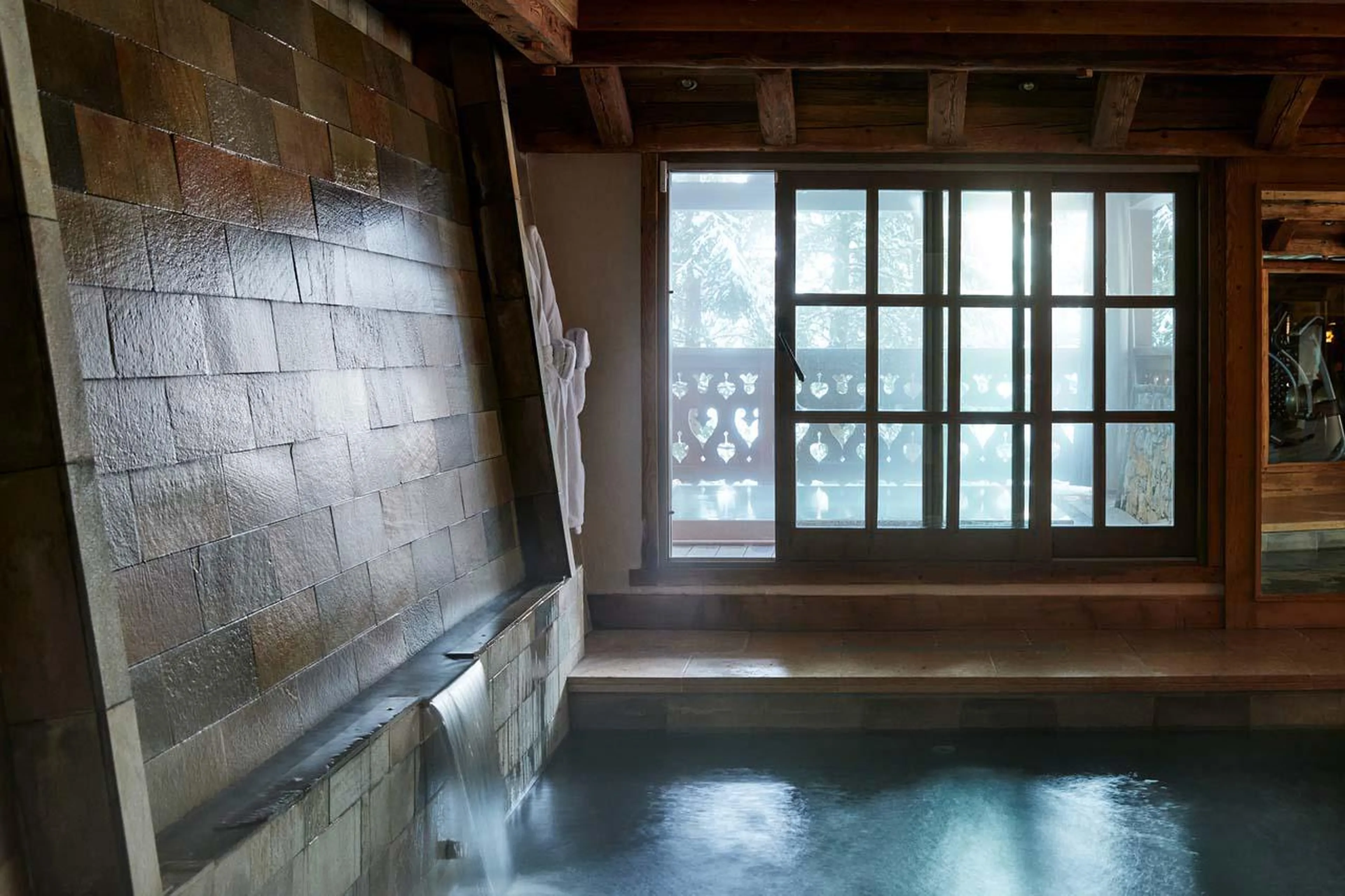 Swimming pool and outdoor jacuzzi at Chalet Ormello in Courchevel 1850