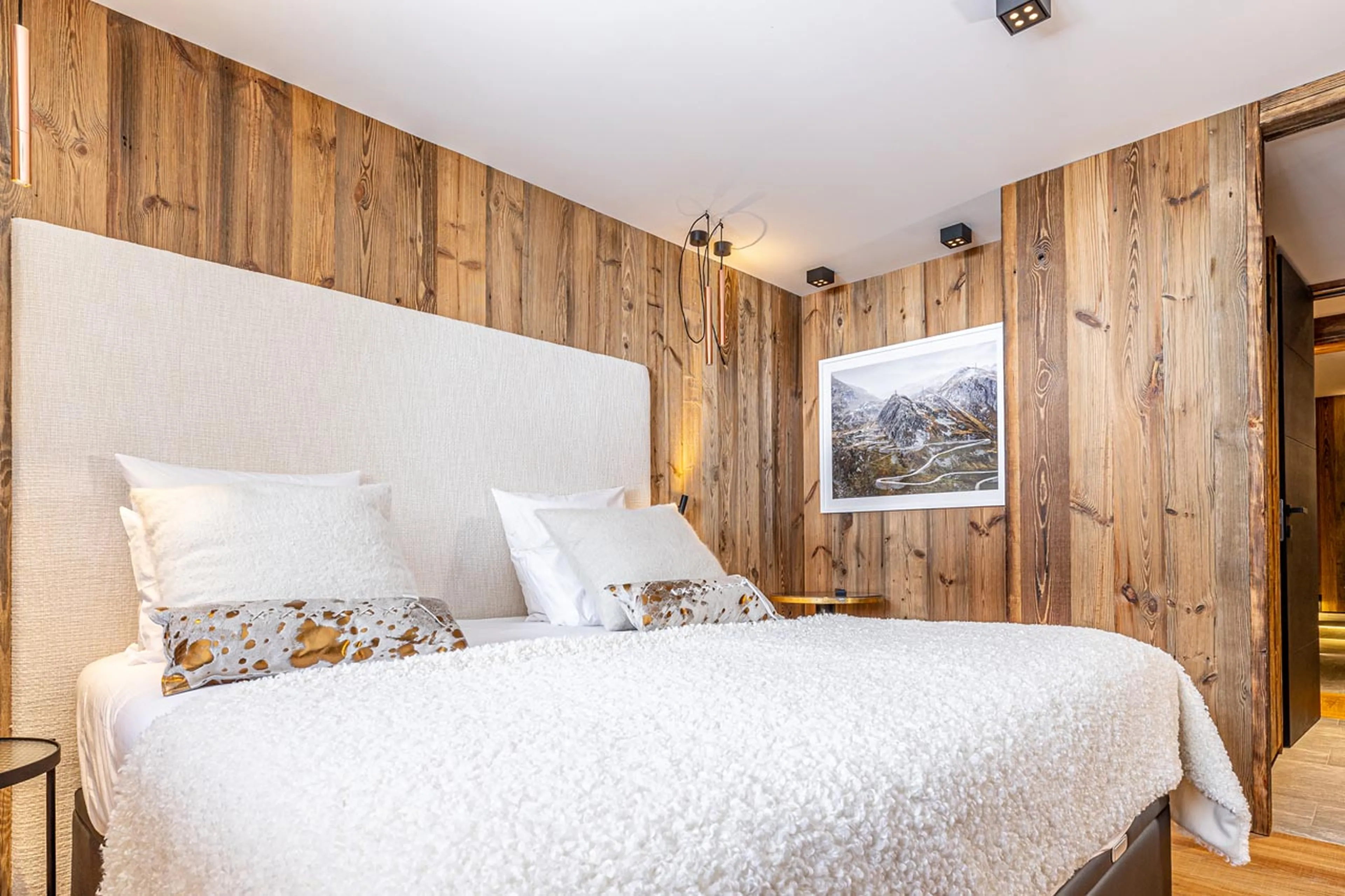Double/twin bed in Bedroom three at Chalet Orso in Val d'Isere