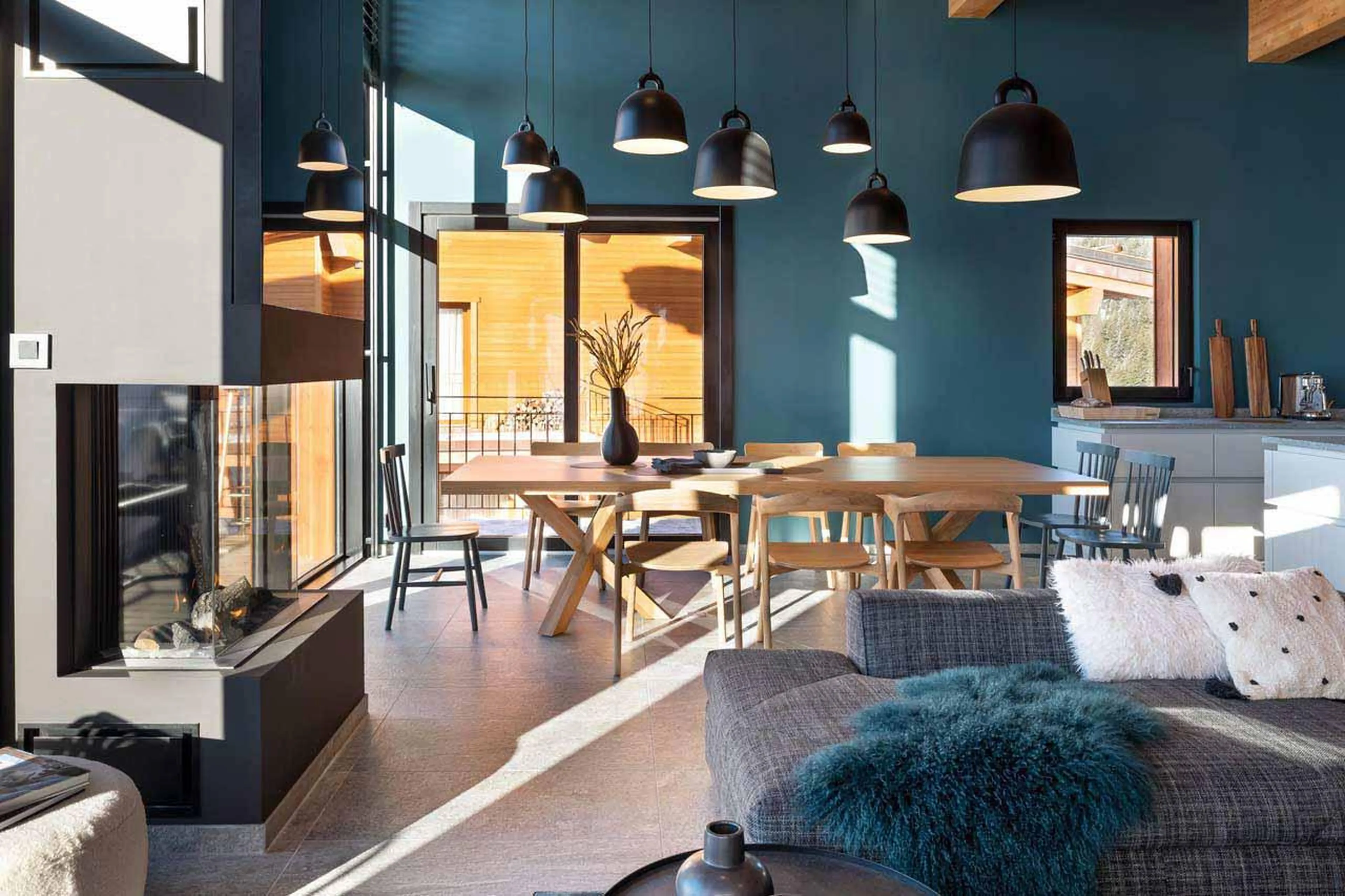 Living and dining area at Chalet Osarcs Mille 8 in Les Arcs