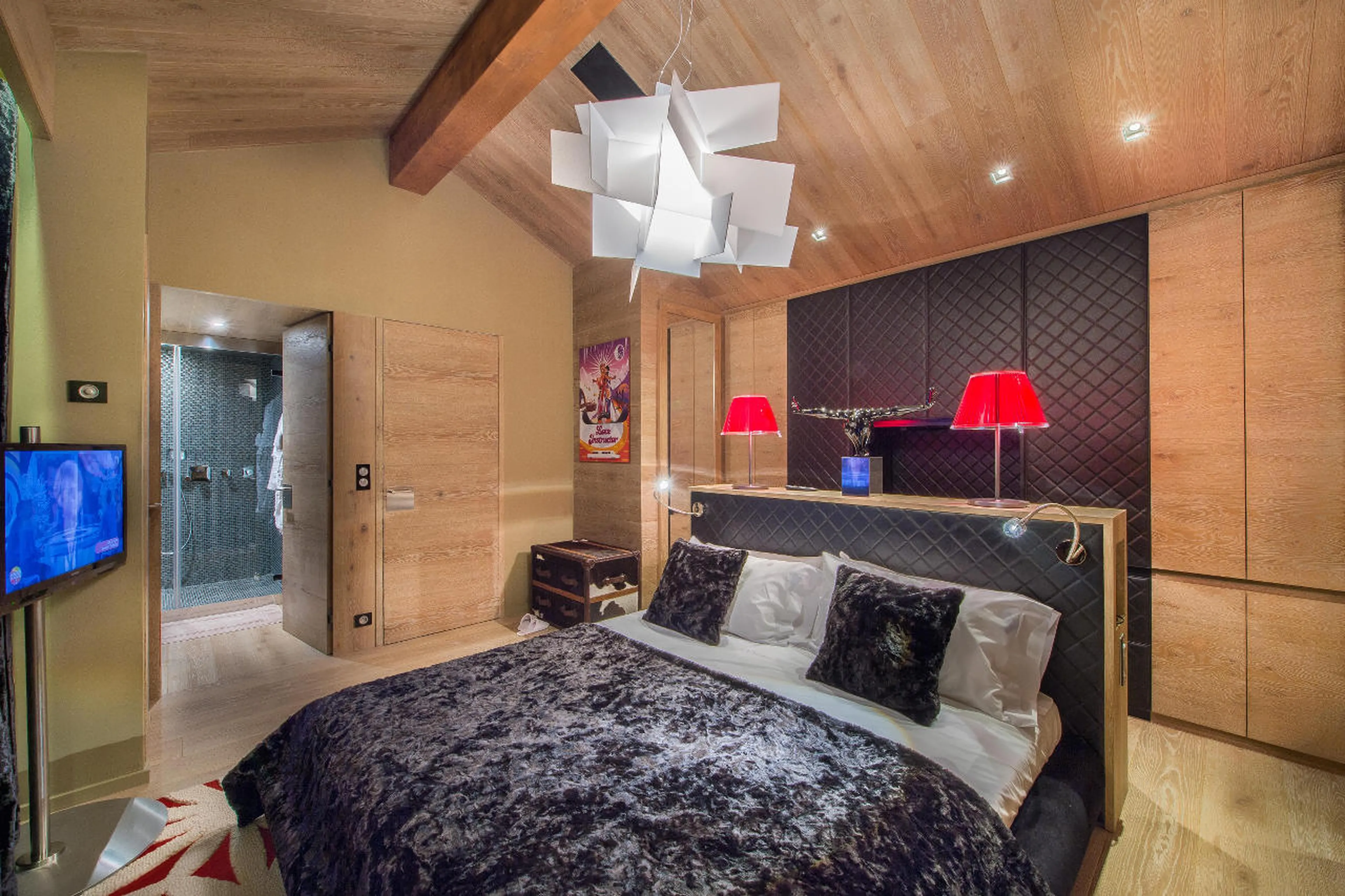 Master bedroom with en-suite bathroom and balcony access in Chalet Overview in Courchevel 1650