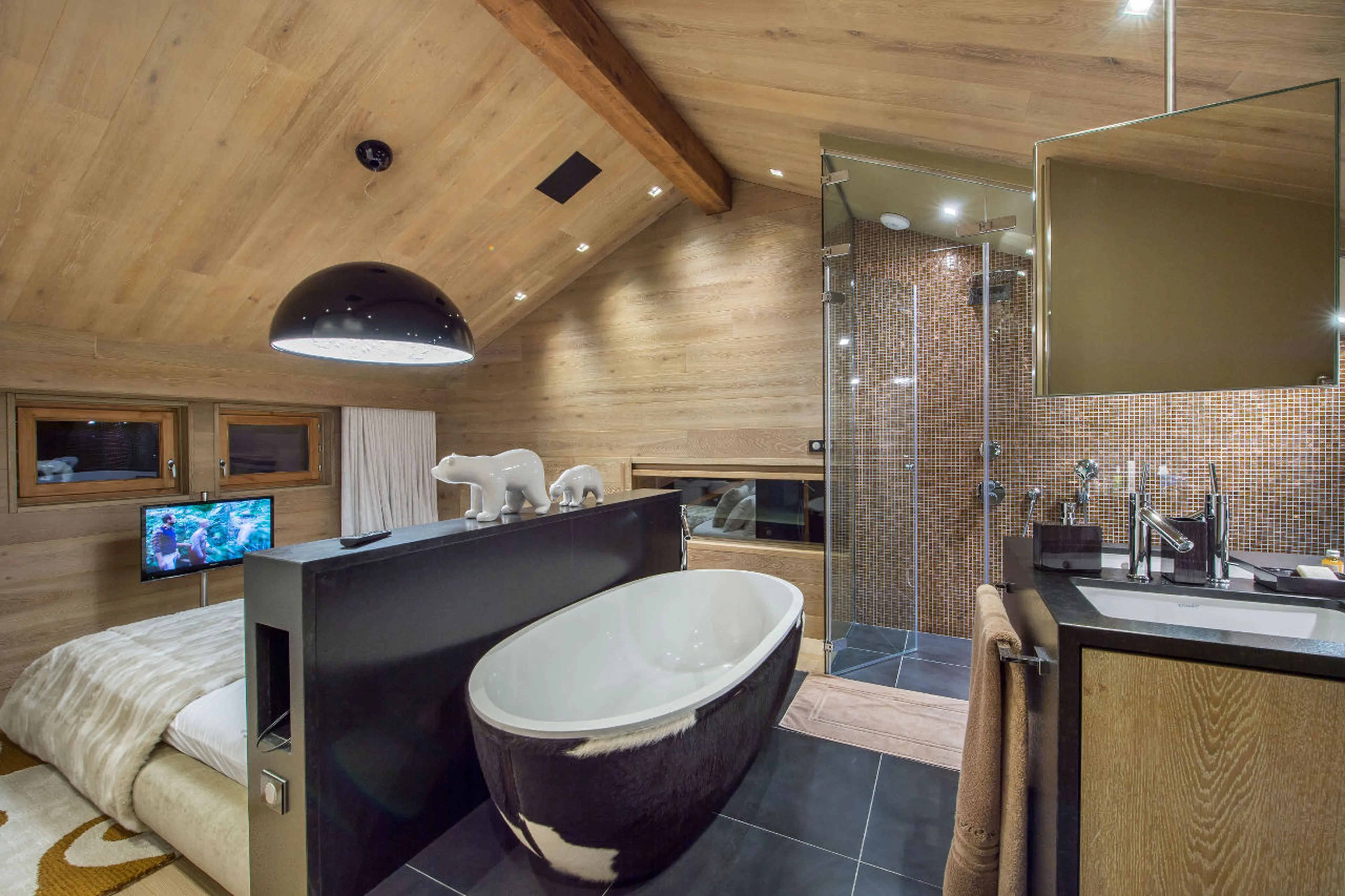 Bathroom en-suite to master bedroom in Chalet Overview in Courchevel 1650