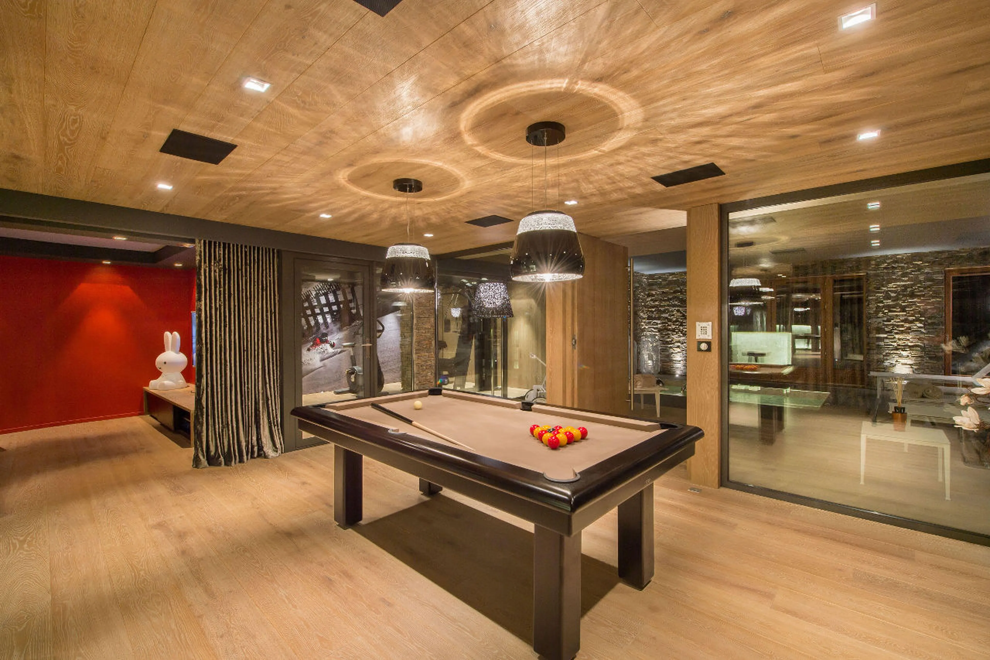 Bar and games room in Chalet Overview in Courchevel 1650