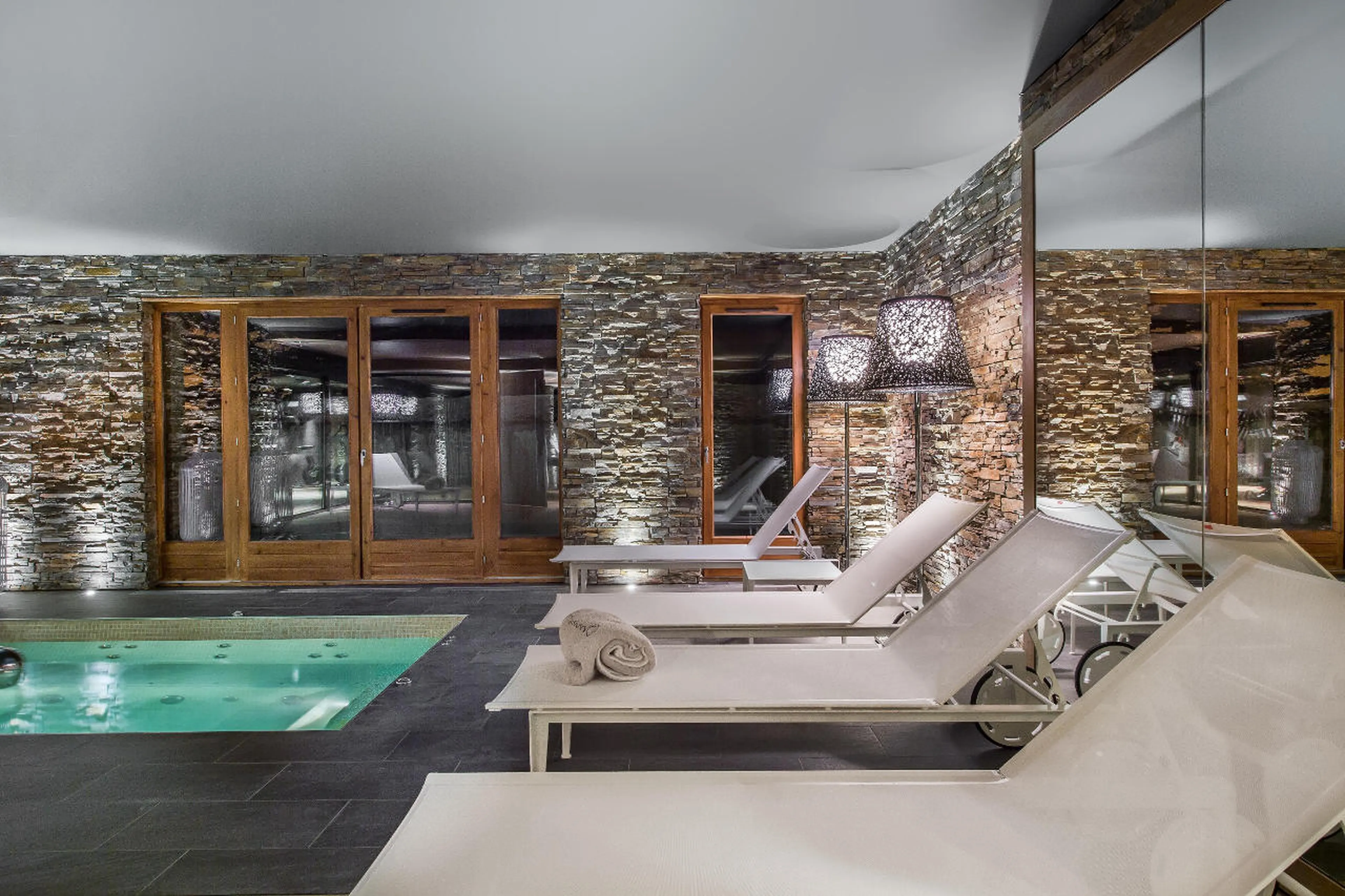 Jacuzzi in wellness area of Chalet Overview in Courchevel 1650