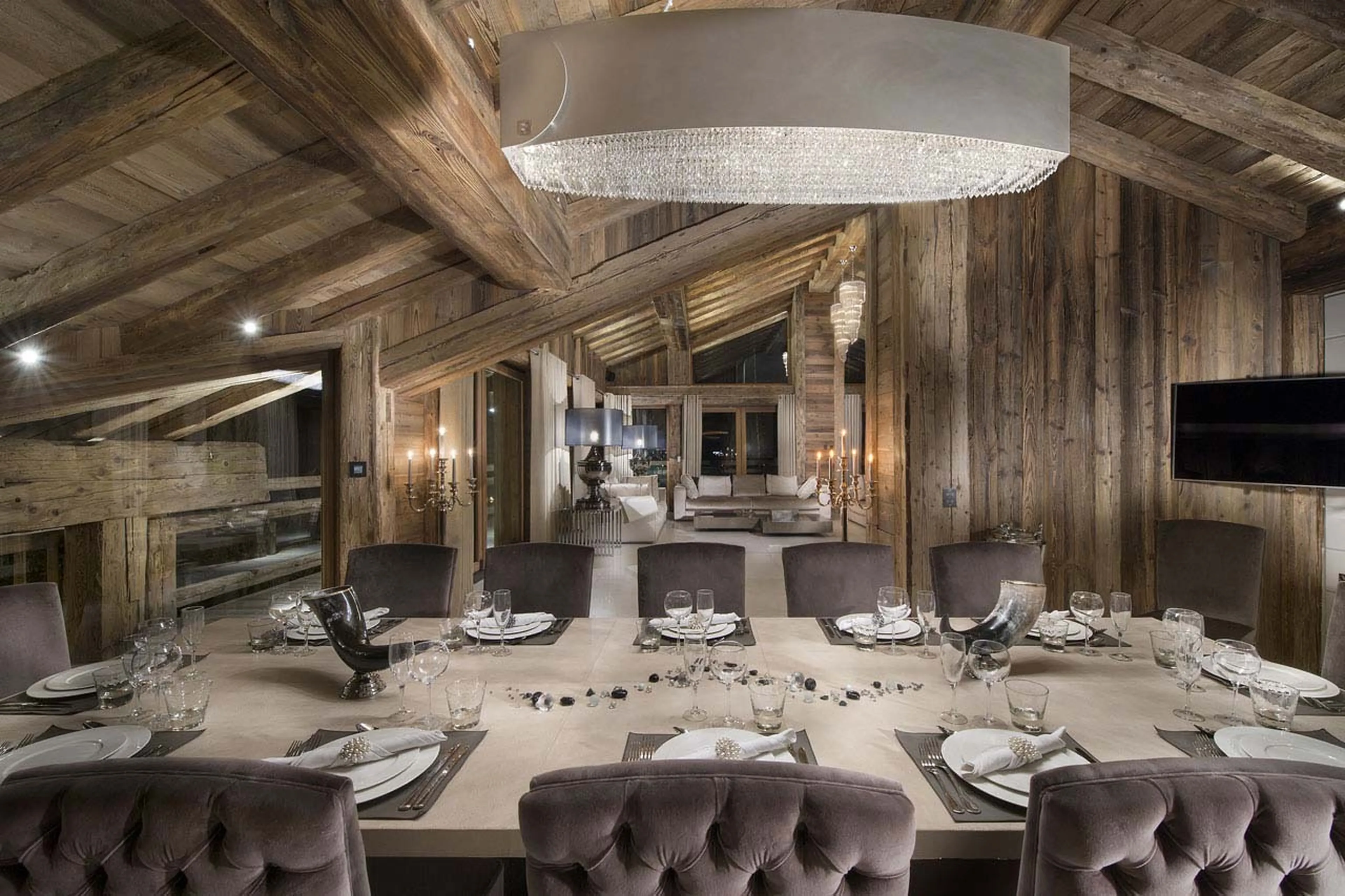 Open plan dining area in Chalet Owens in Courchevel 1850
