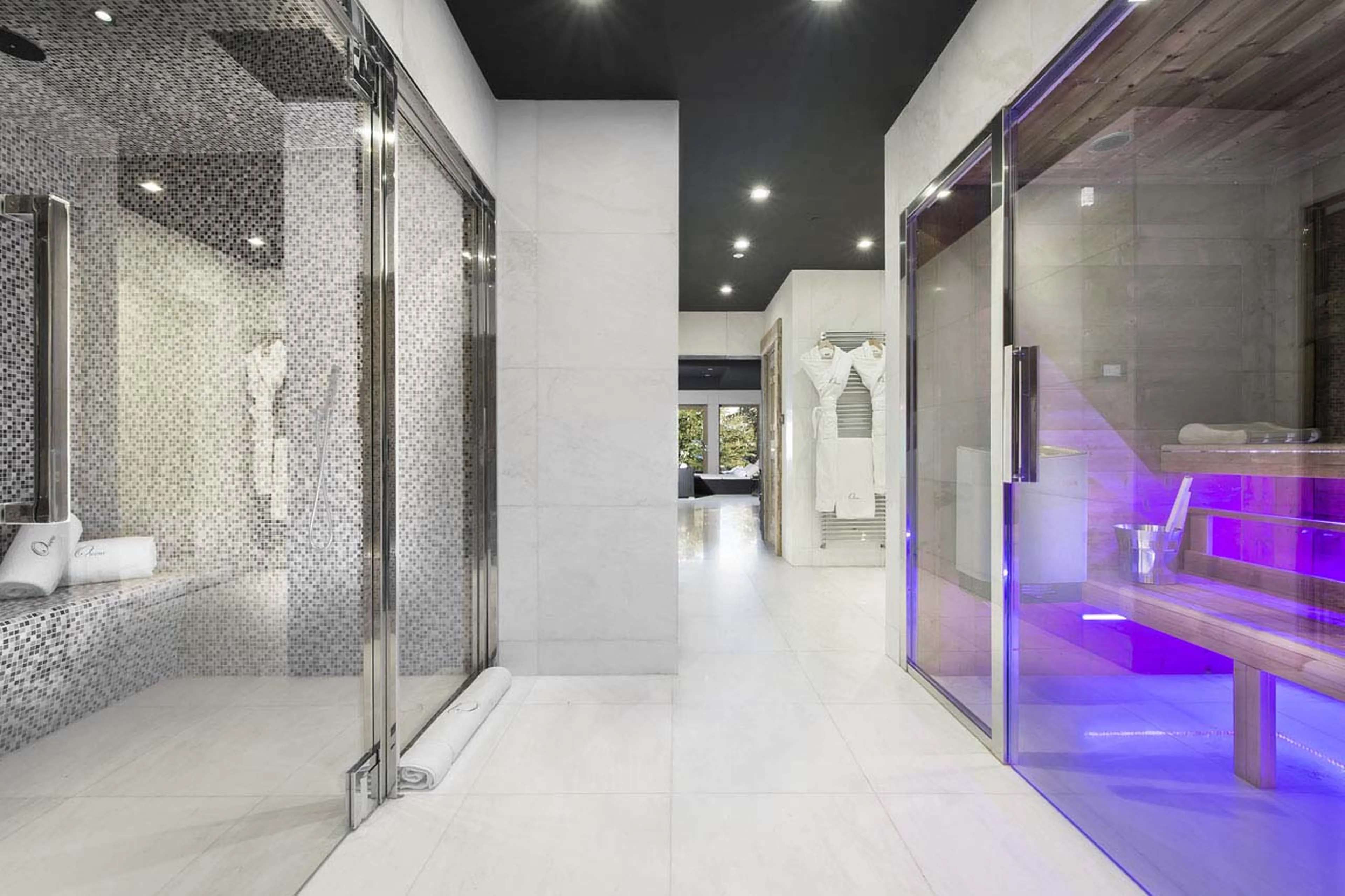 The wellness area of Chalet Owens in Courchevel 1850 has a sauna and hammam