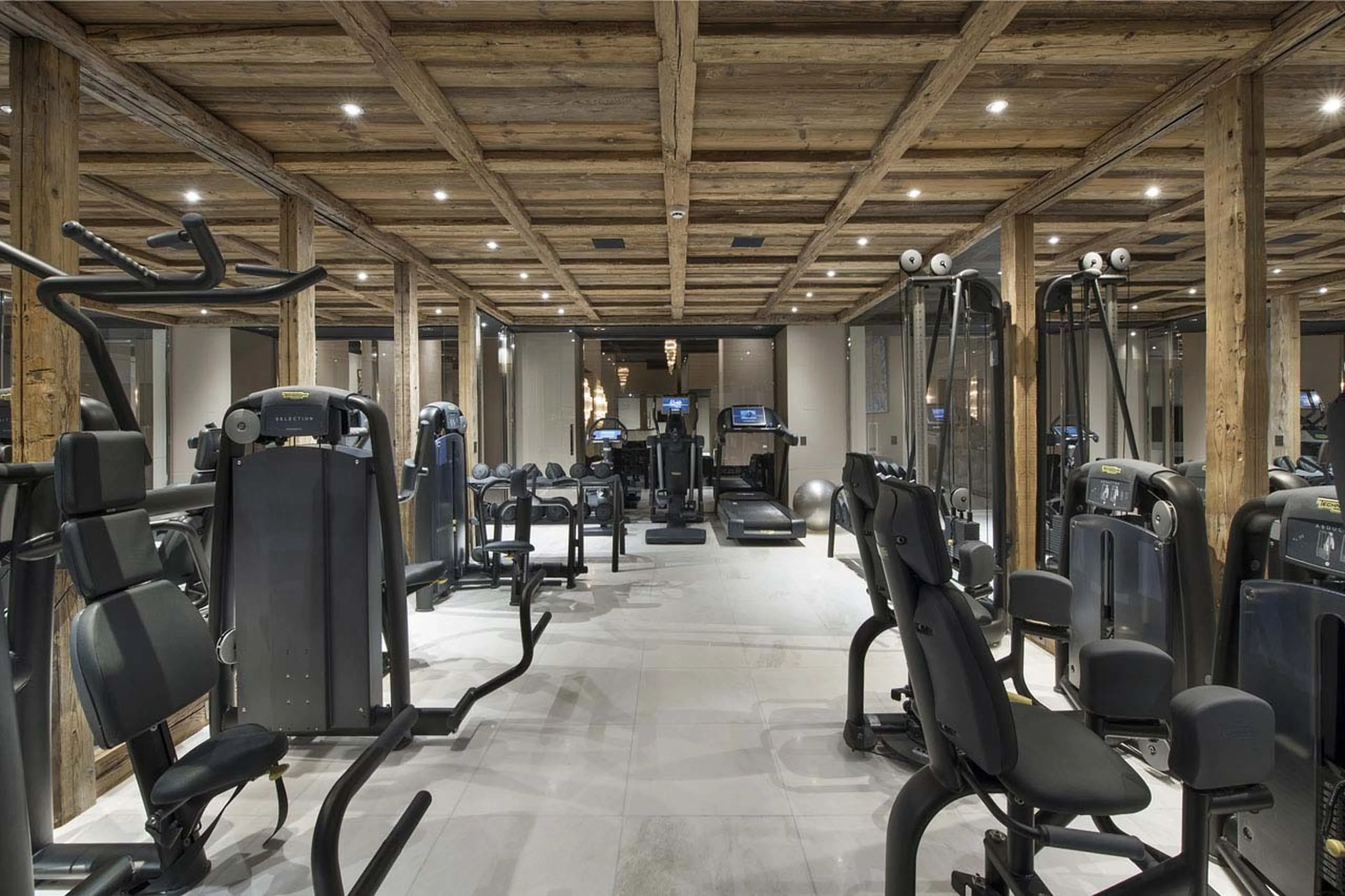 Fitness area with Technogym equipment in Chalet Owens in Courchevel 1850
