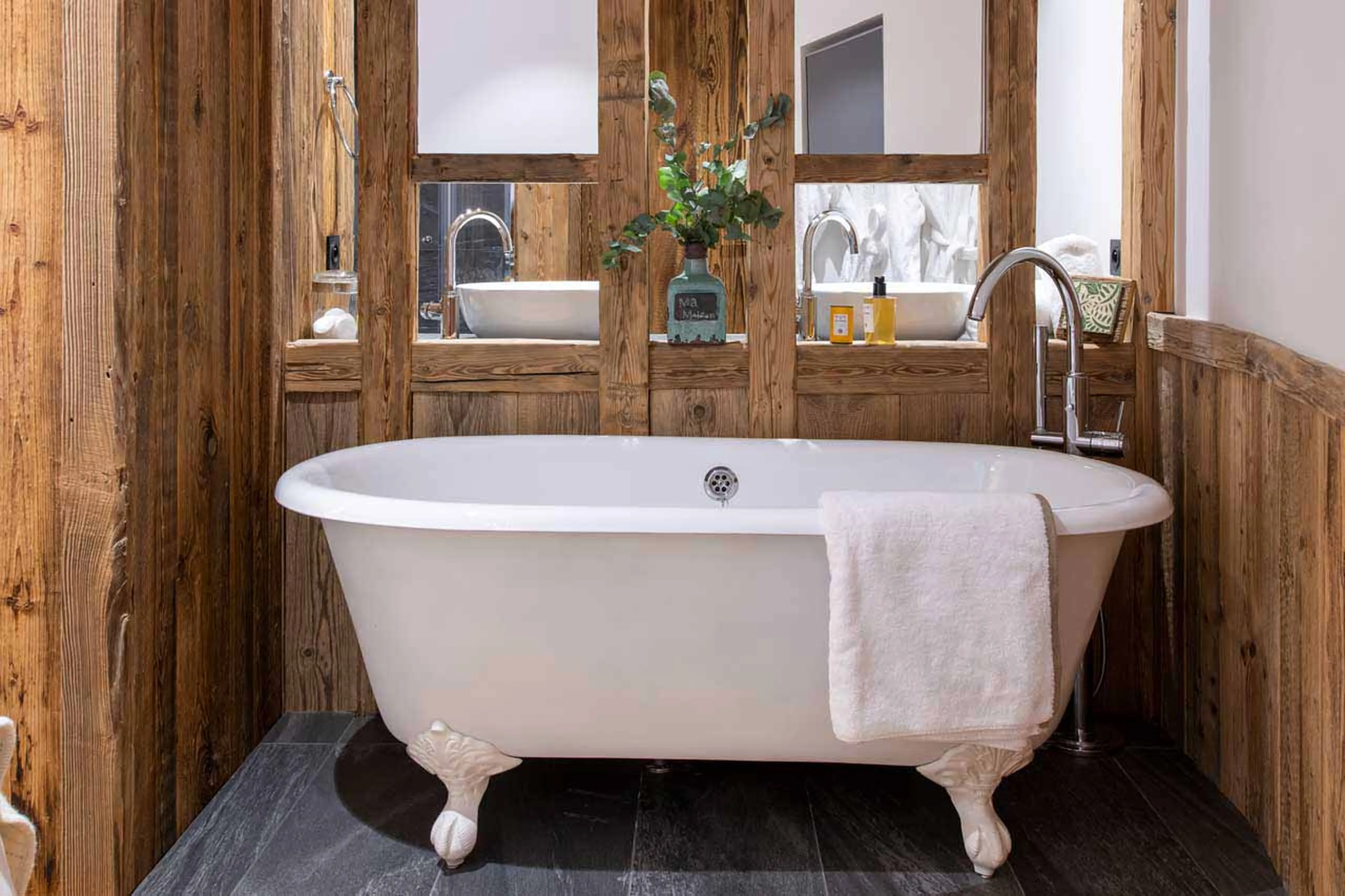Freestanding bathtub at Chalet Oxalis in Val d'Isere