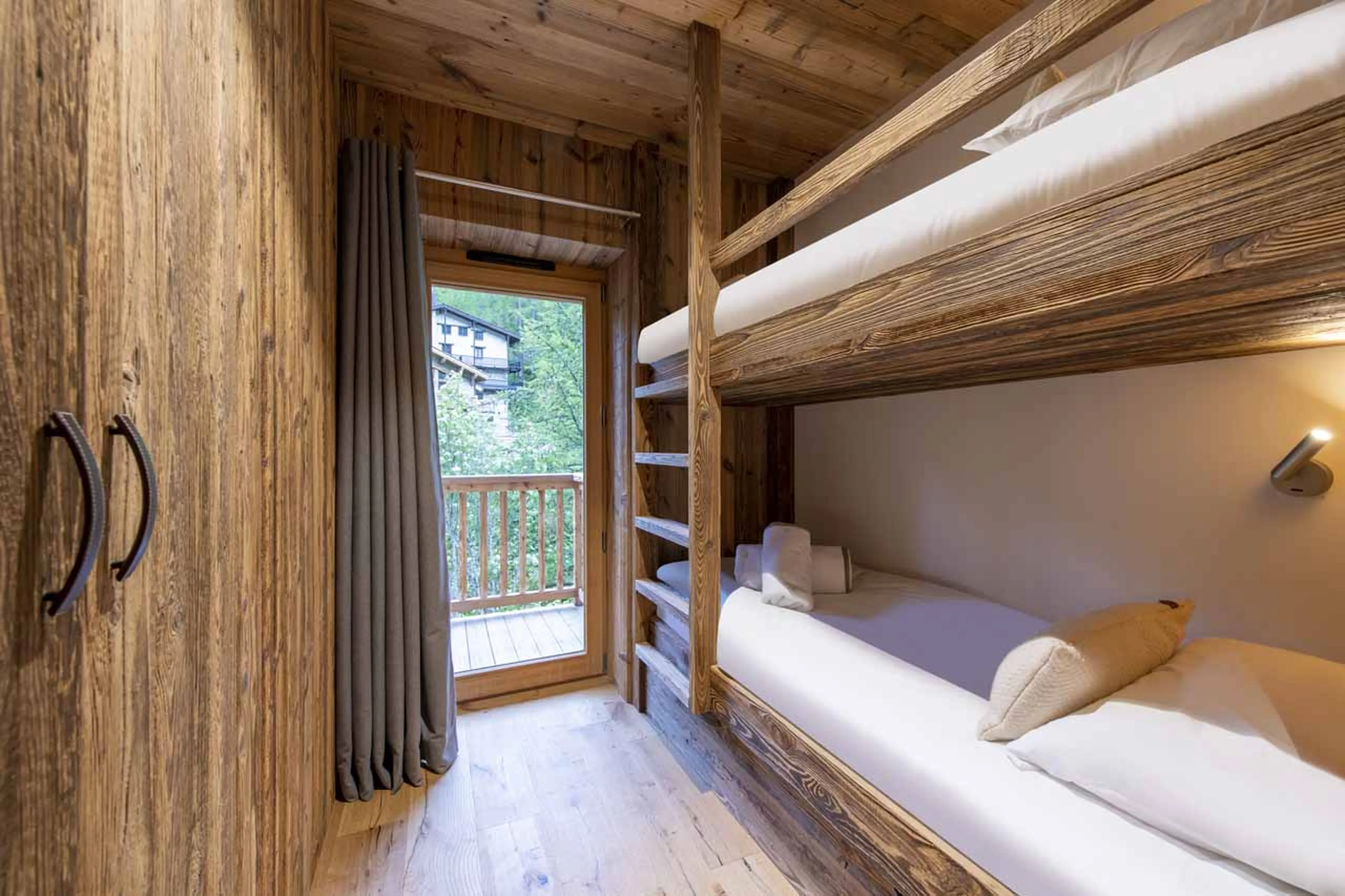 Bunk bedroom at Chalet Oxalis in Val d'Isere