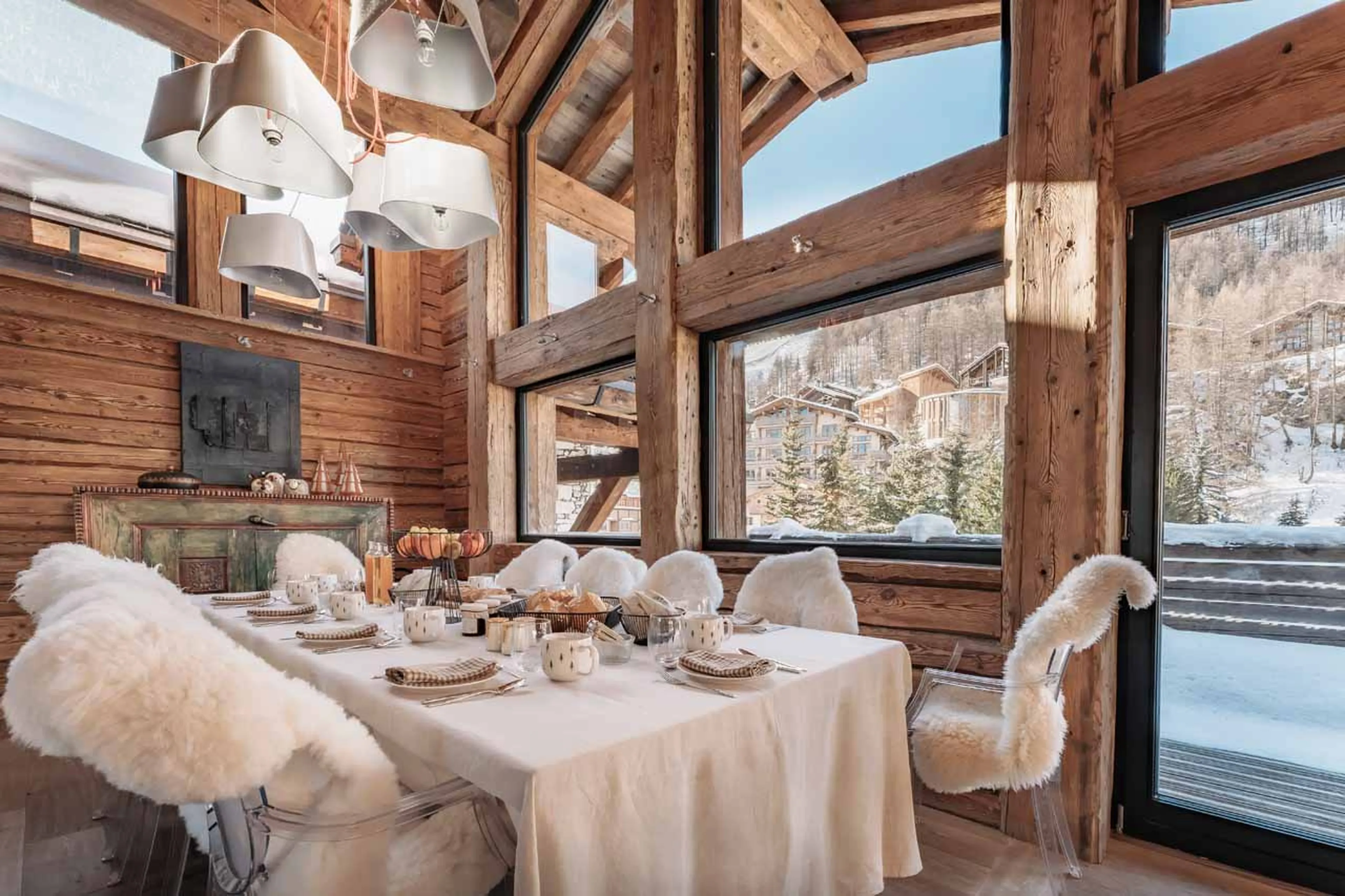 Modern dining table at Chalet Le Papillon in Val d'Isere