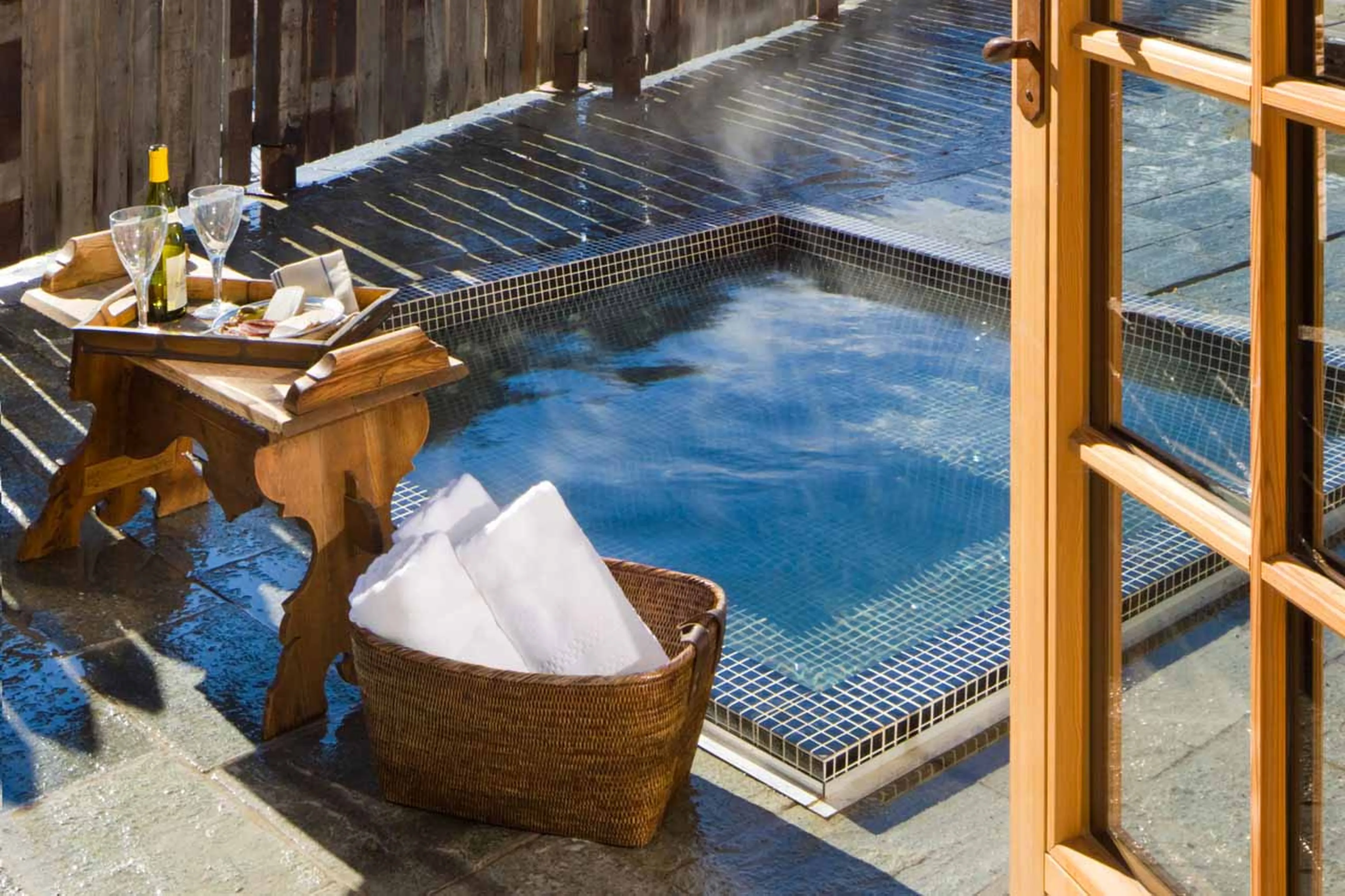 Hot tub on the terrace at Chalet Pelerin in Le Miroir