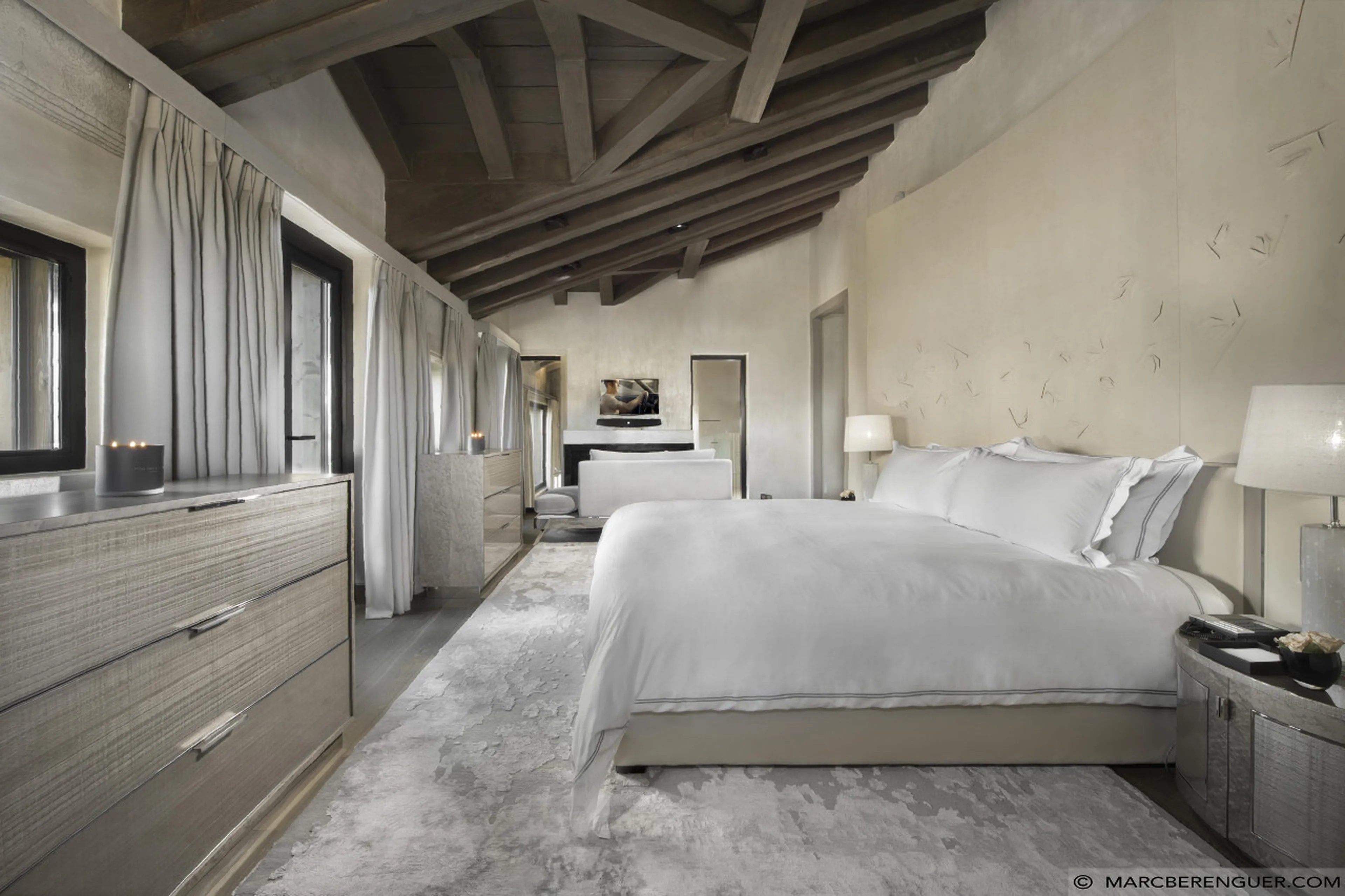 Master bedroom with ethanol fireplace and dressing room, Chalet Perce Neige, Courchevel 1850