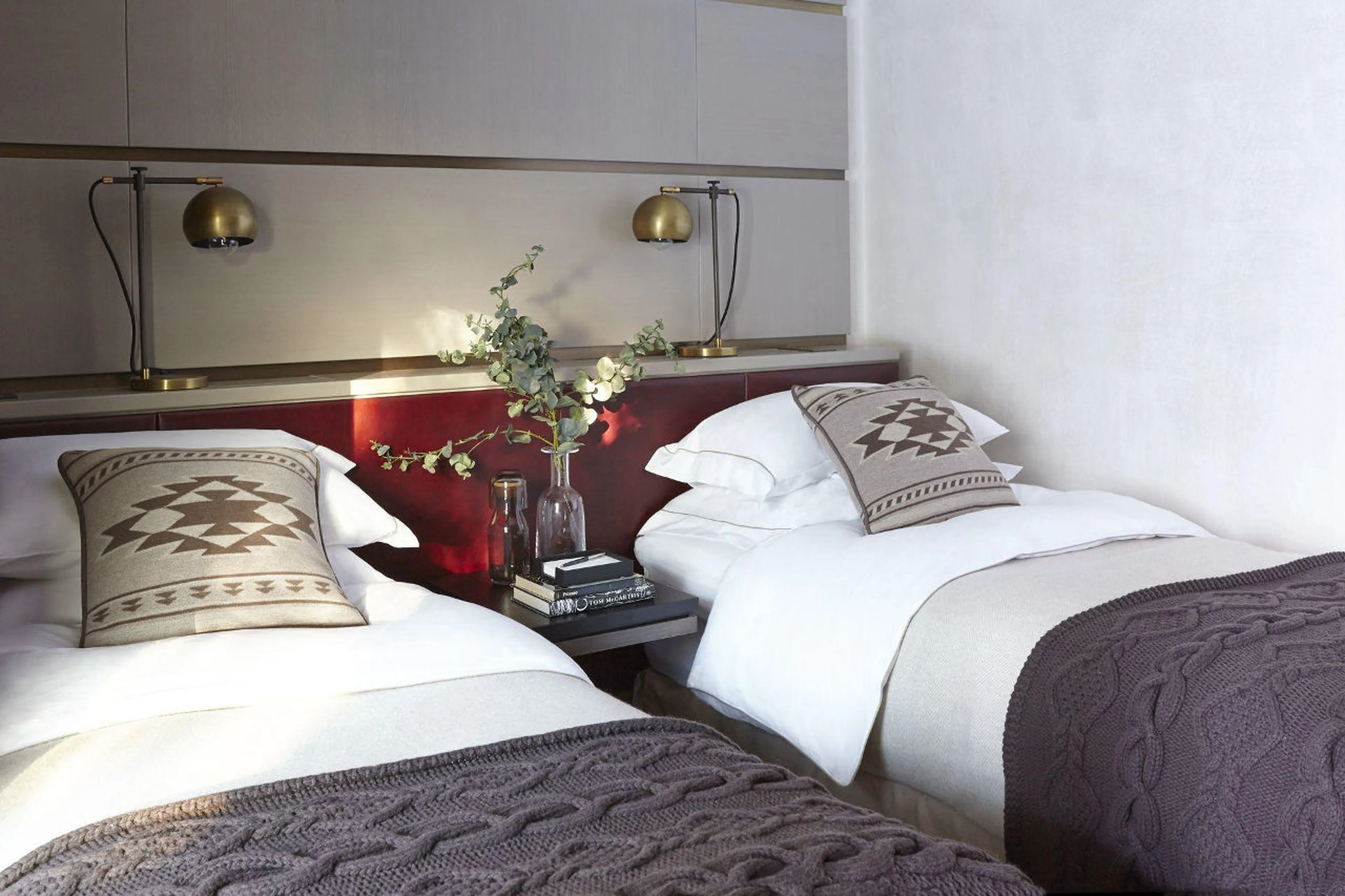 Twin bedroom with en-suite shower room in Chalet Perce Neige, Courchevel 1850