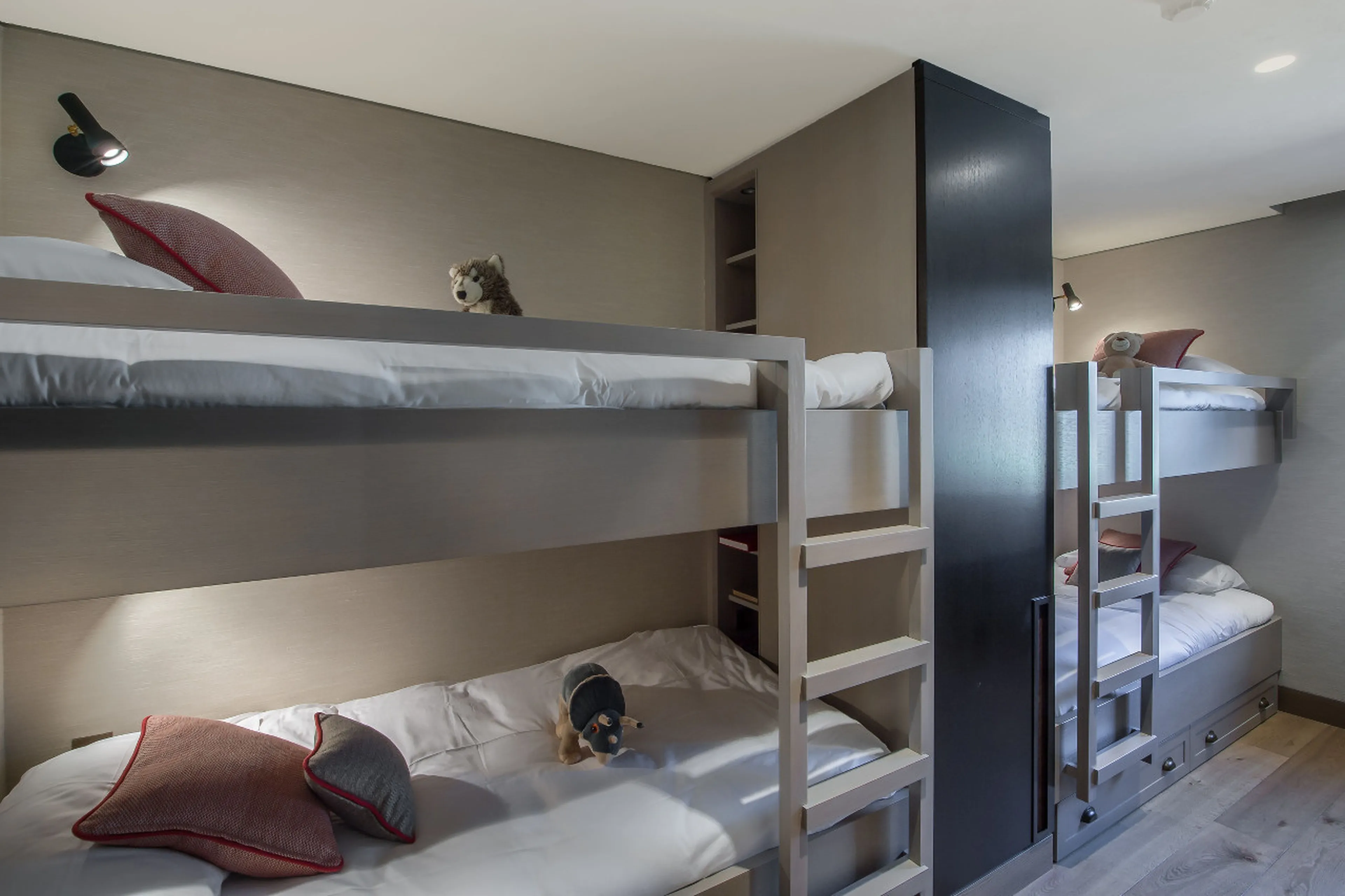 Children’s bedroom with 2 bunk beds in Chalet Perce Neige, Courchevel 1850