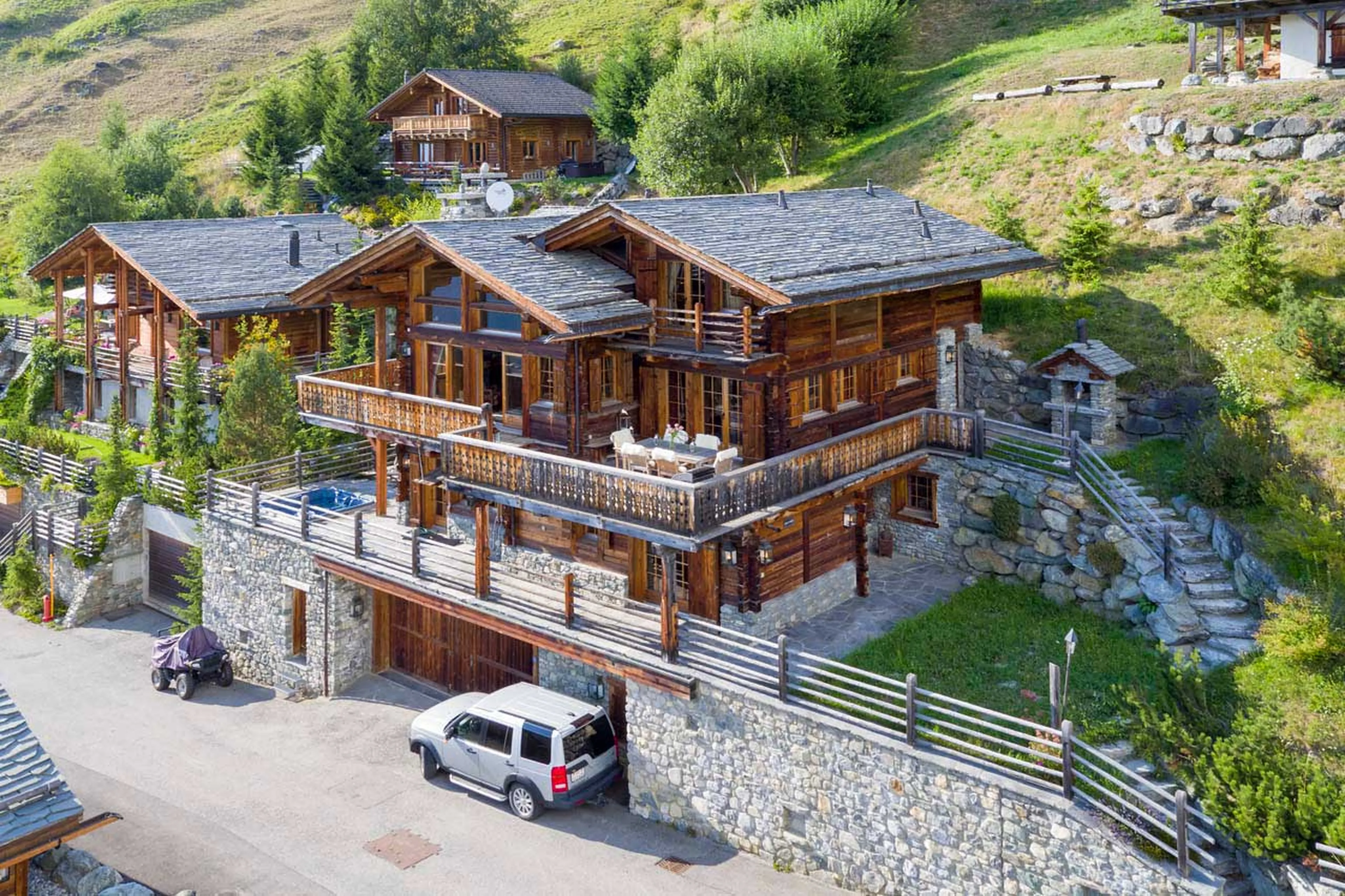 Exterior of Chalet Petit Ours in Verbier and terraces