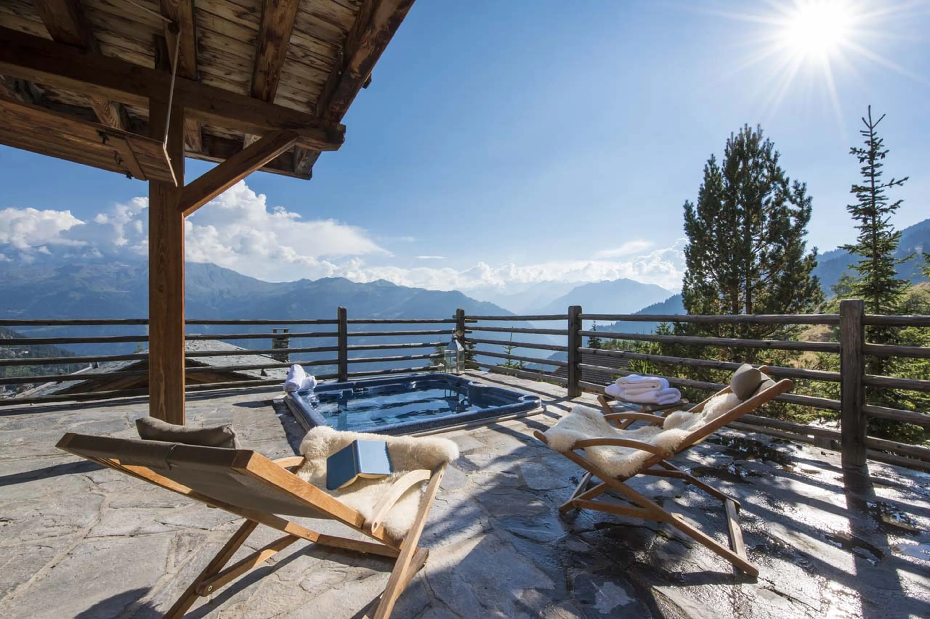 Outdoor hot tub at Chalet Petit Ours in Verbier