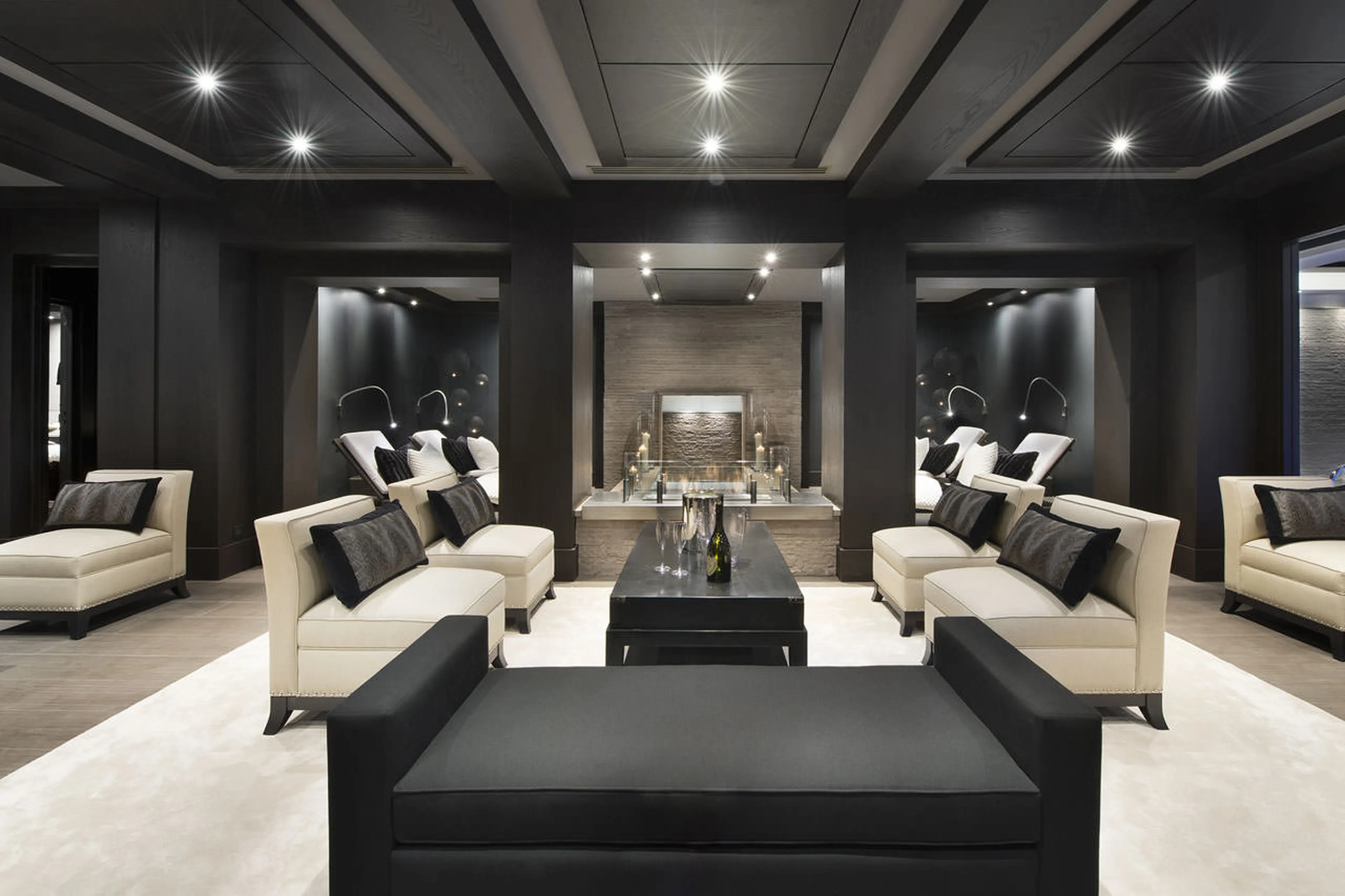 Relaxation lounge in the spa of chalet Le Petit Palais in Courchevel 1850