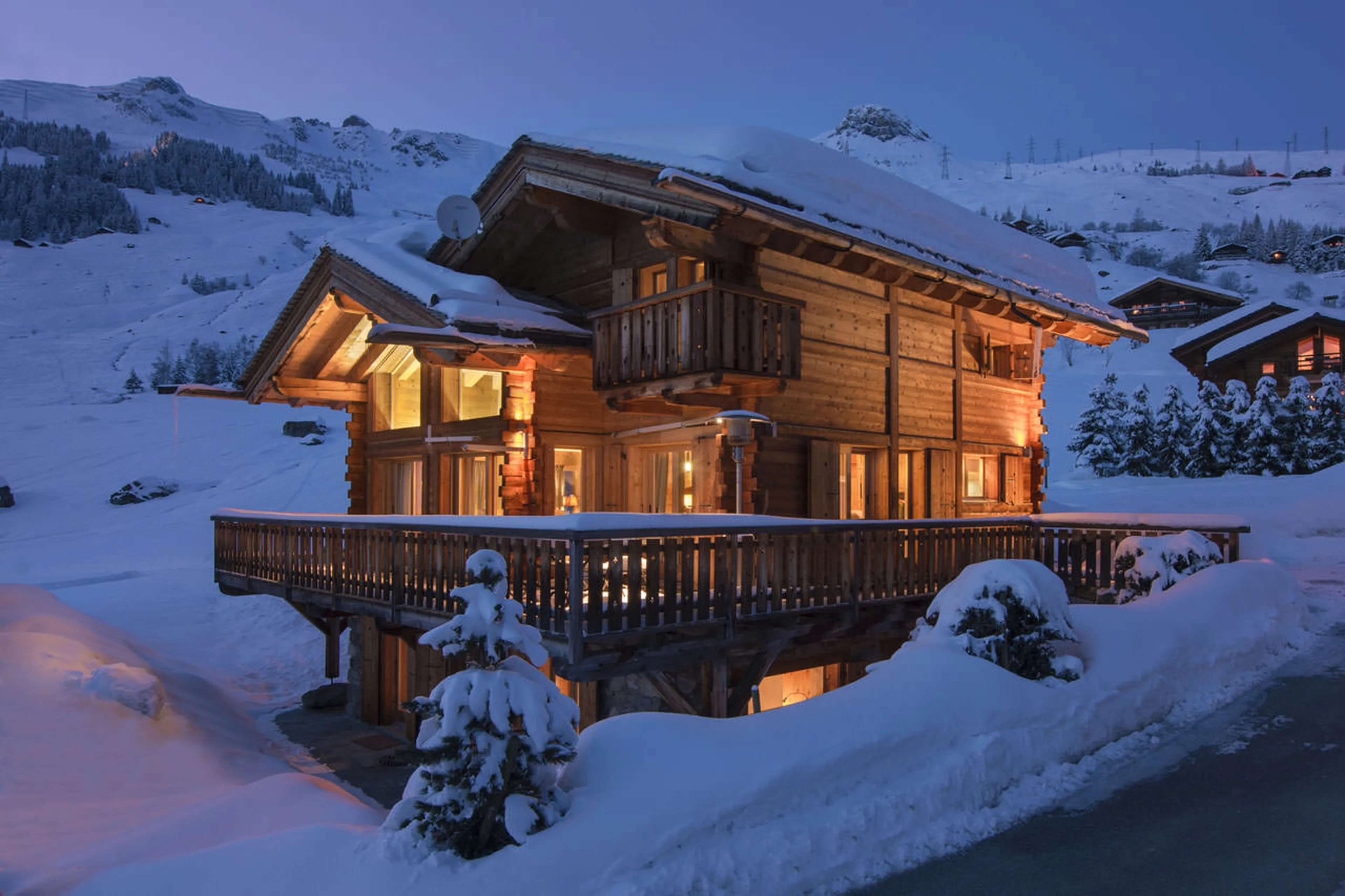 Exterior of Chalet Pierre Avoi in Verbier at night