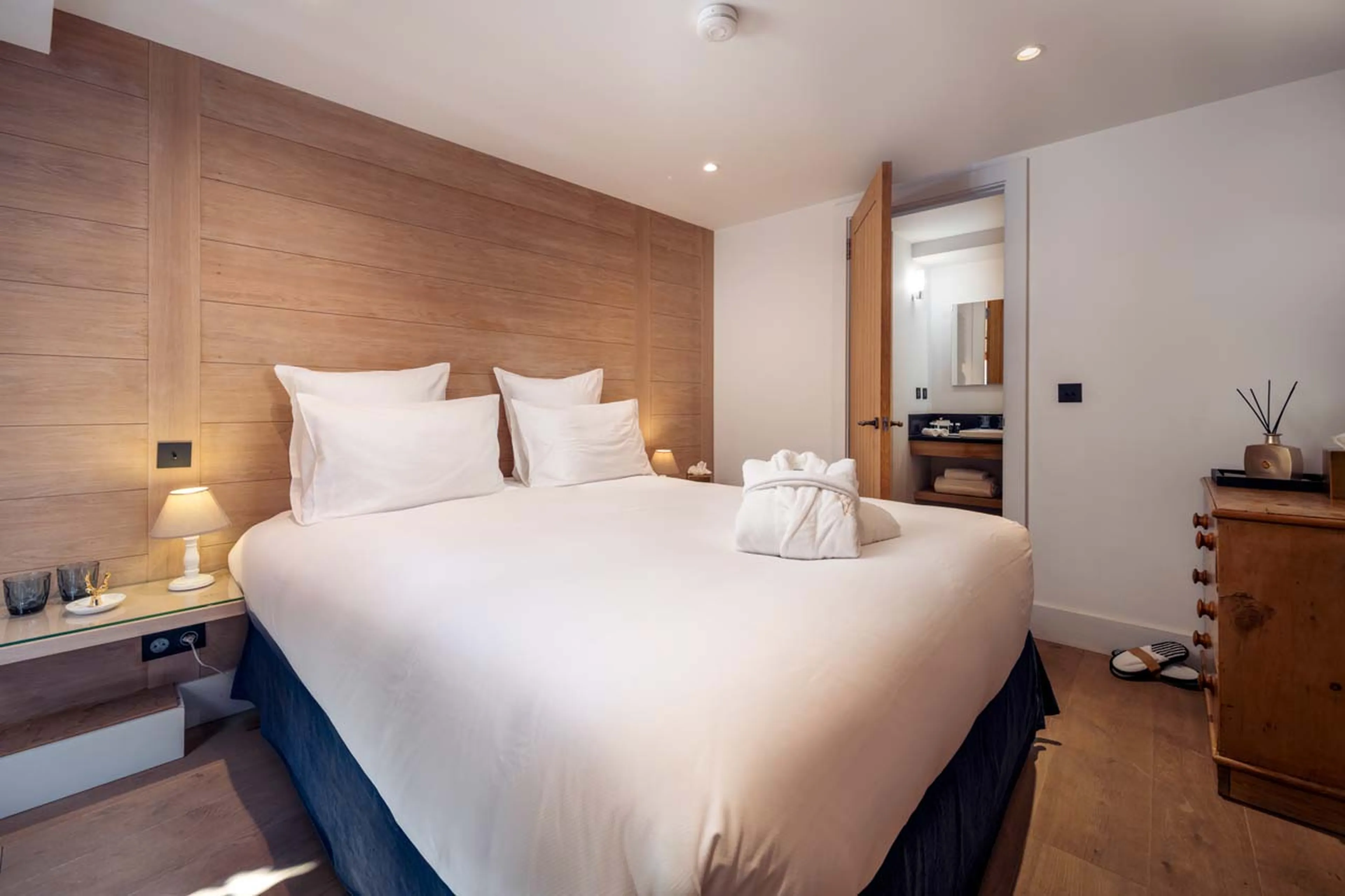 Double bedroom in Chalet Pierremont, Courchevel Le Praz