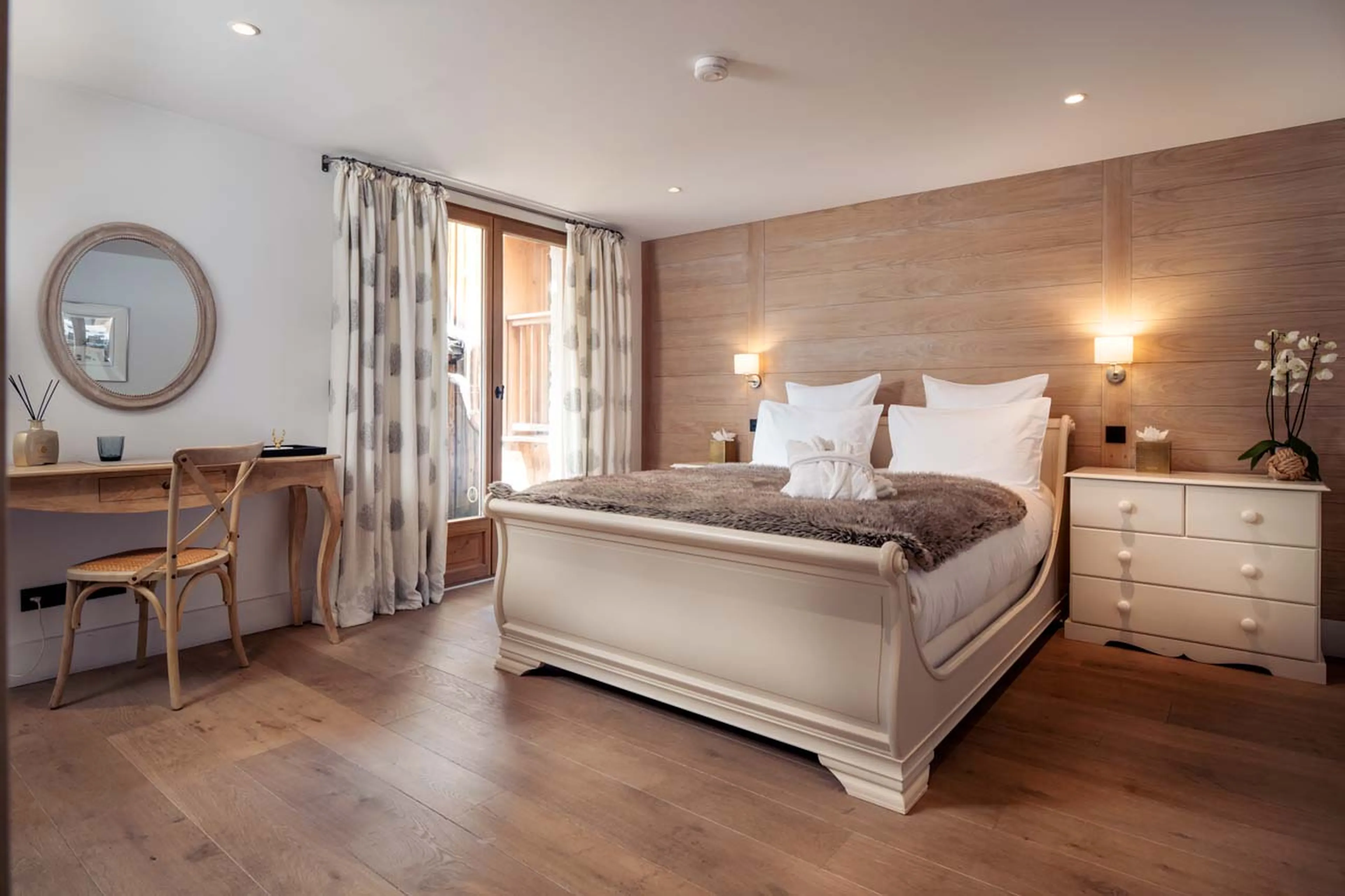 Double bedroom in Chalet Pierremont, Courchevel Le Praz