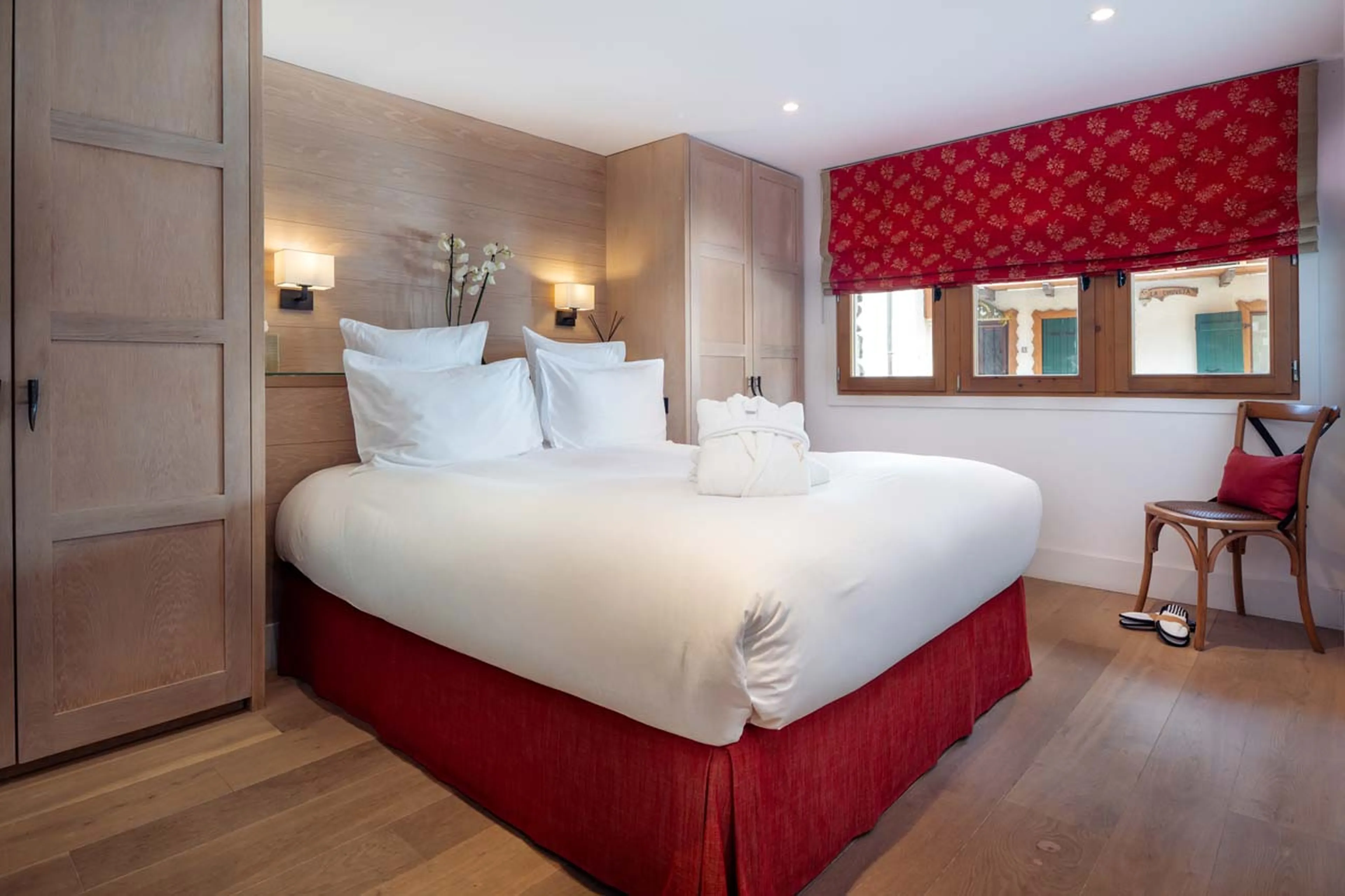 Double bedroom in Chalet Pierremont, Courchevel Le Praz