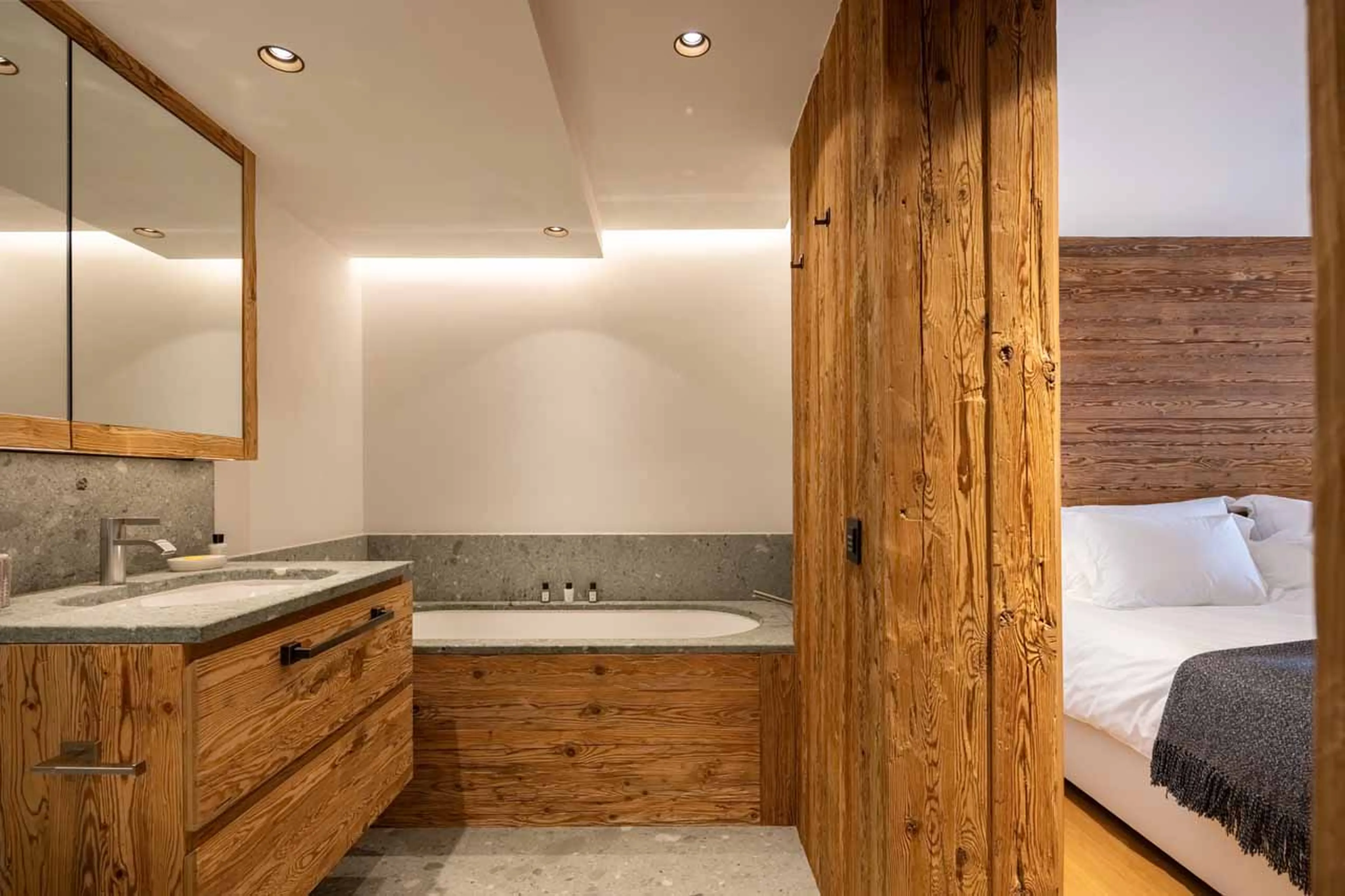 Bedroom 4 en-suite at Chalet Pierrier in Verbier
