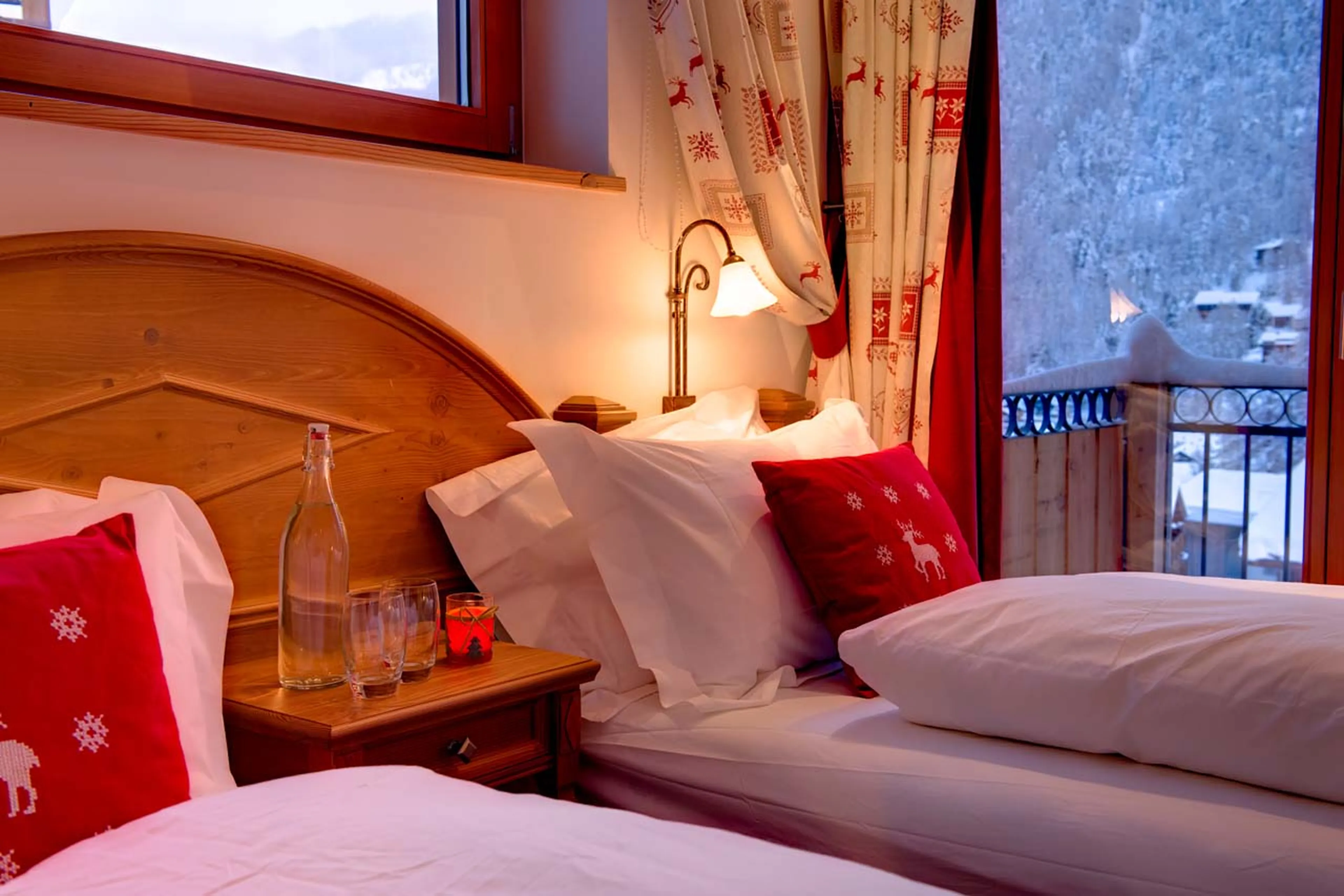 Bedroom two twin bed at Chalet Pollux in Zermatt