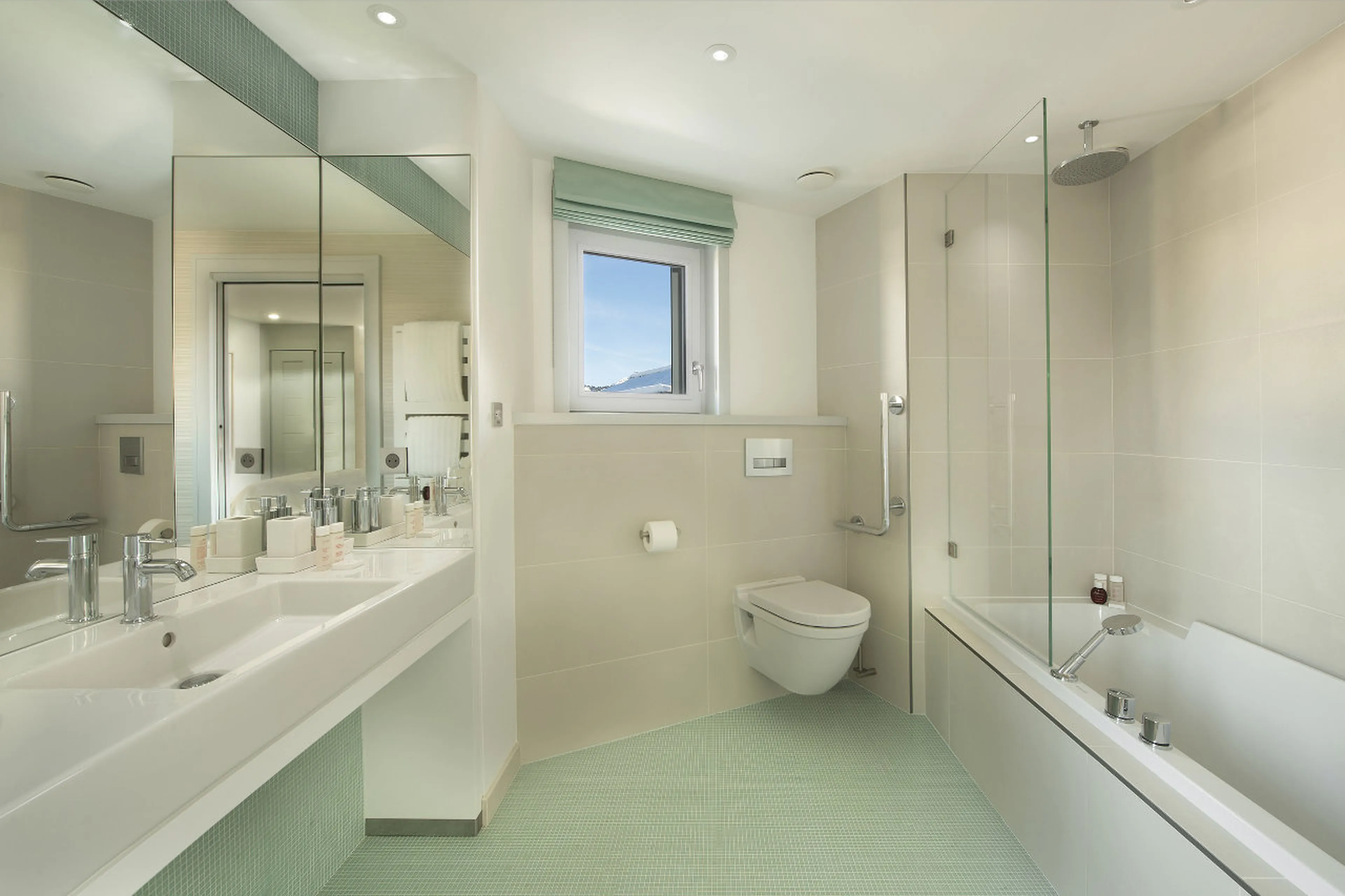 En-suite bathroom with shower over bath in Chalet Pow Pow, Courchevel 1850