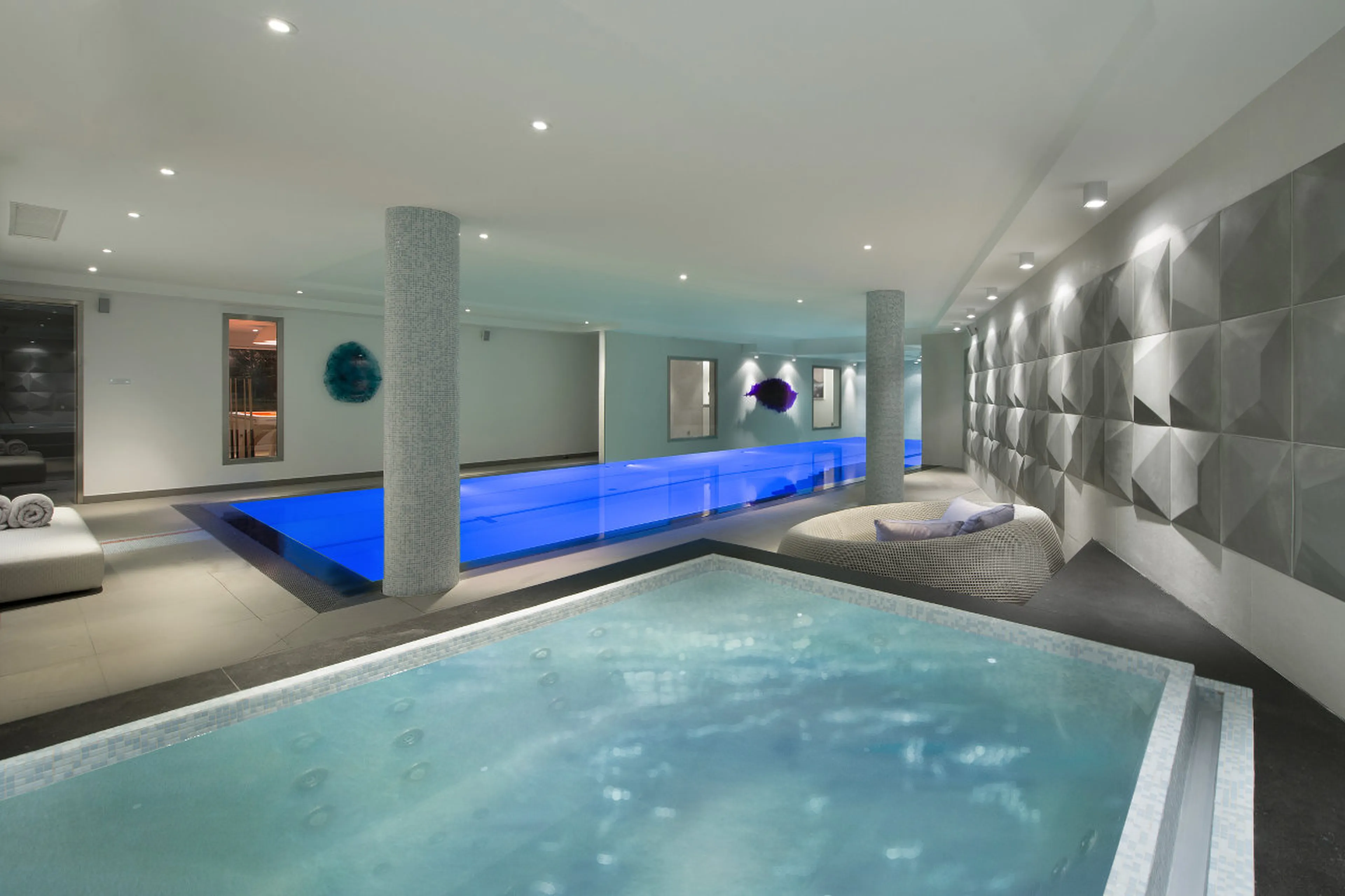 Spa bath in wellness area in Chalet Pow Pow, Courchevel 1850
