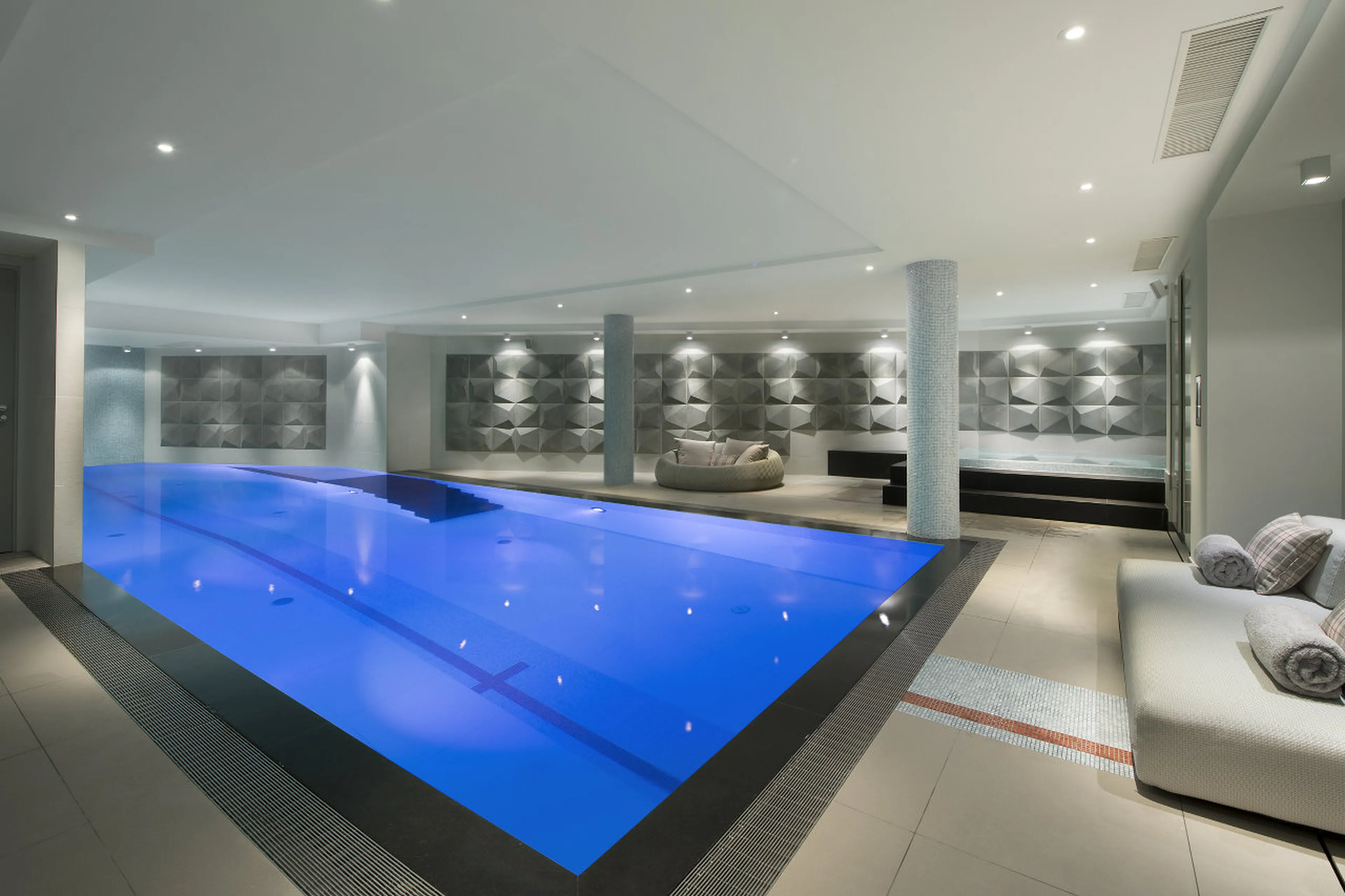 Wellness area with indoor swimming pool and Jacuzzi in Chalet Pow Pow, Courchevel 1850