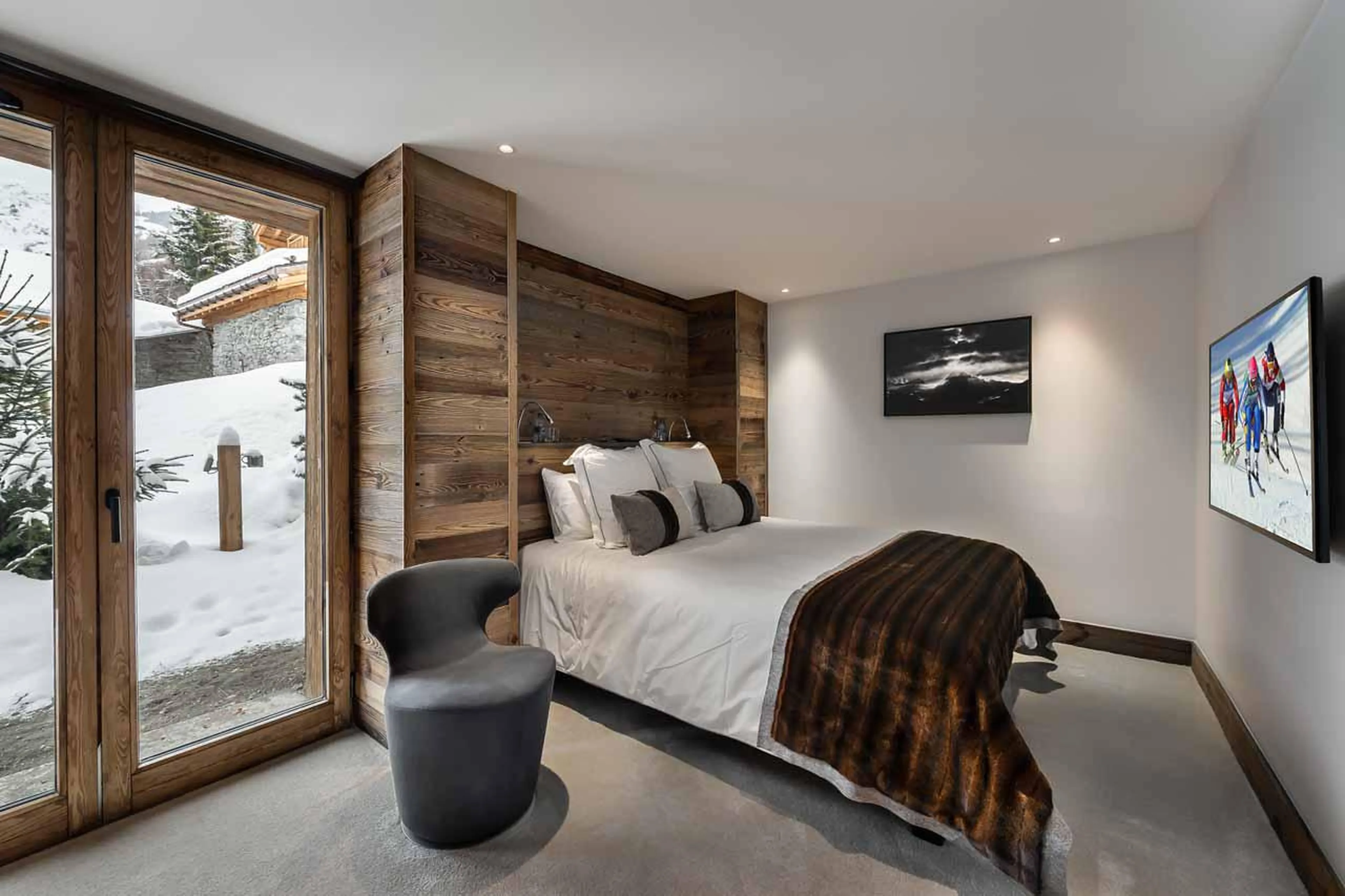 Bedroom two at Chalet Pure Black Crystal in St Martin de Belleville