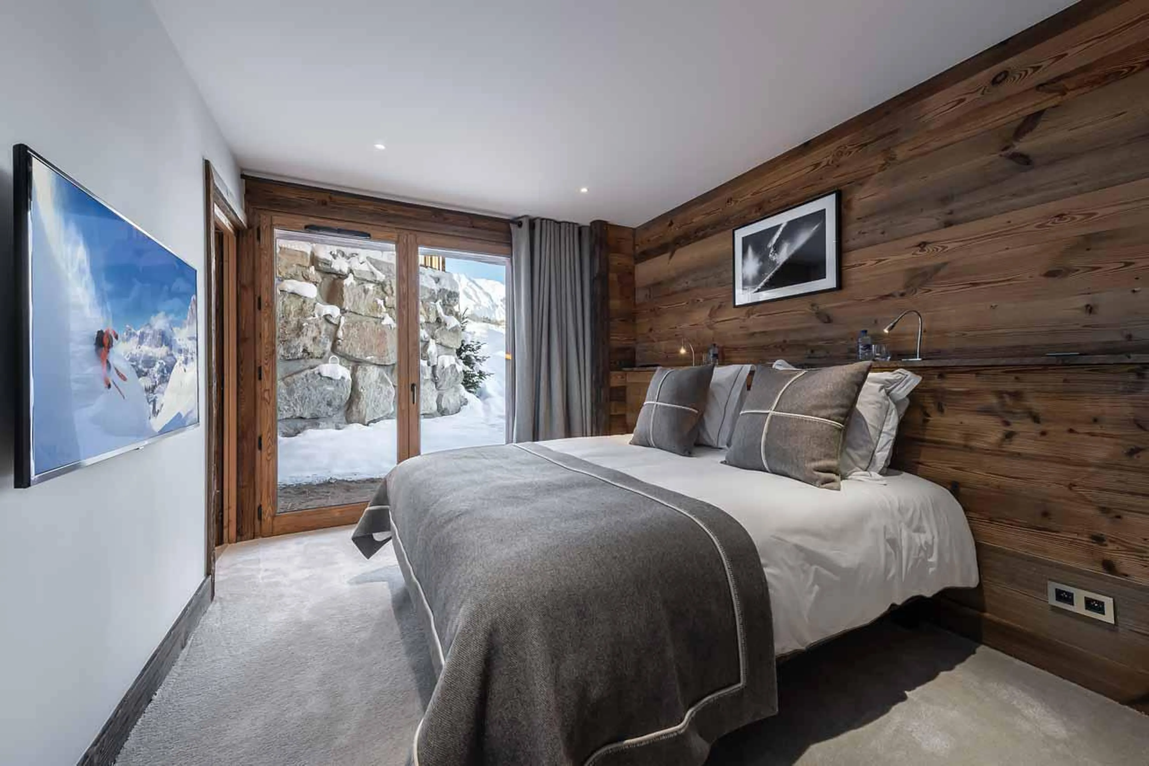 Bedroom four at Chalet Pure White Crystal in St Martin de Belleville