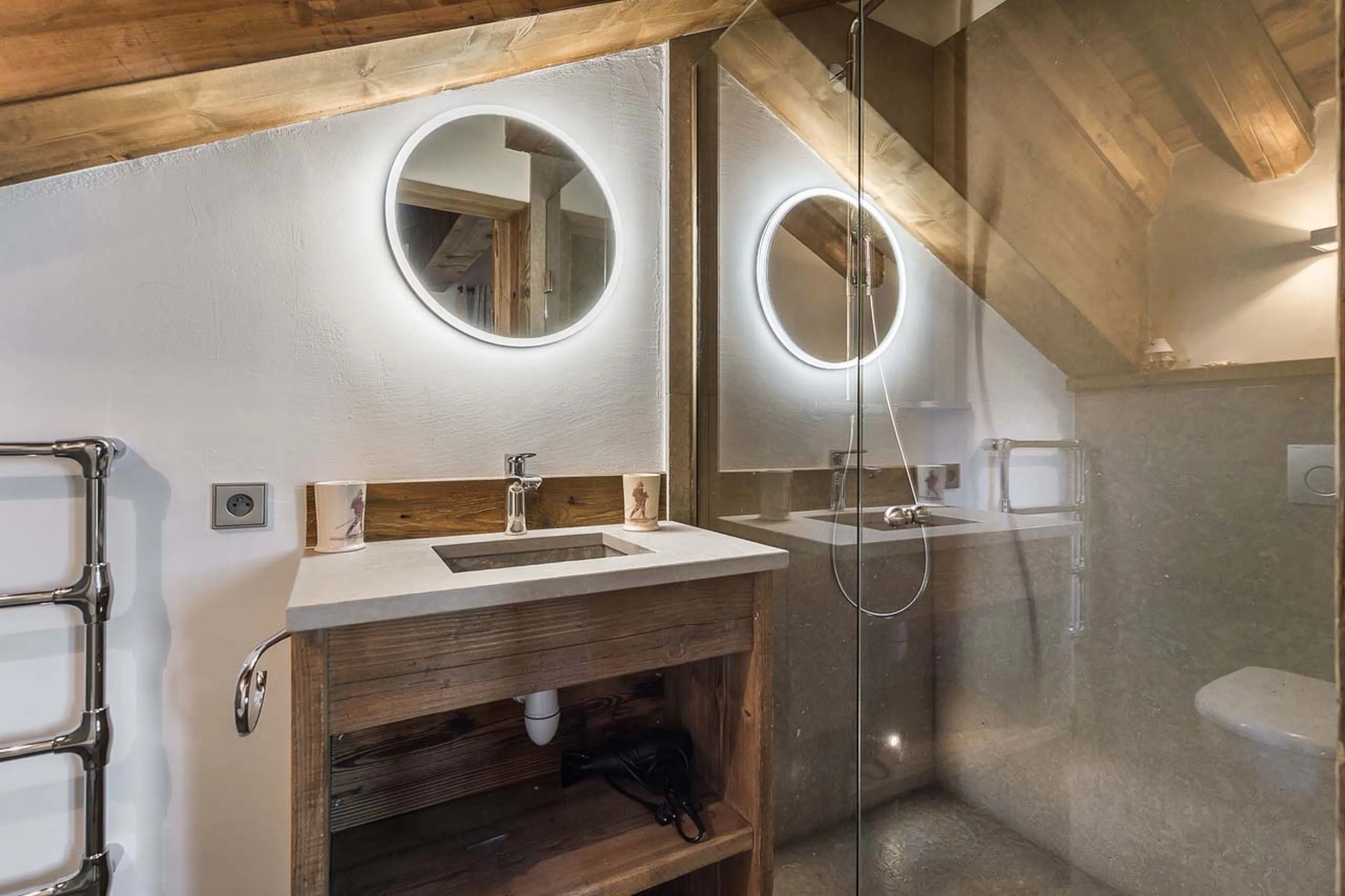 Bathroom five at Chalet Queen Mijane in Meribel