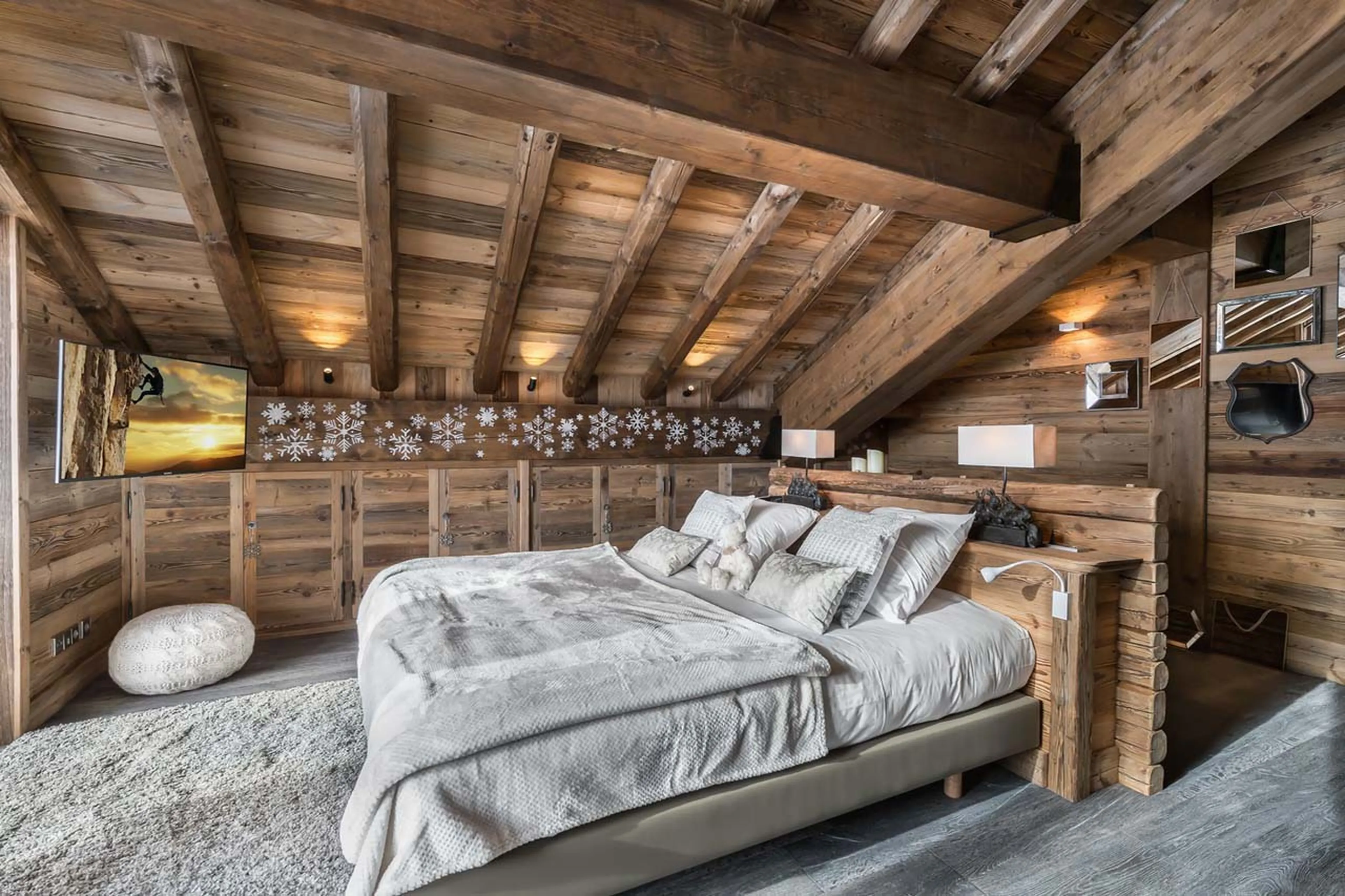 Bedroom six at Chalet Queen Mijane in Meribel