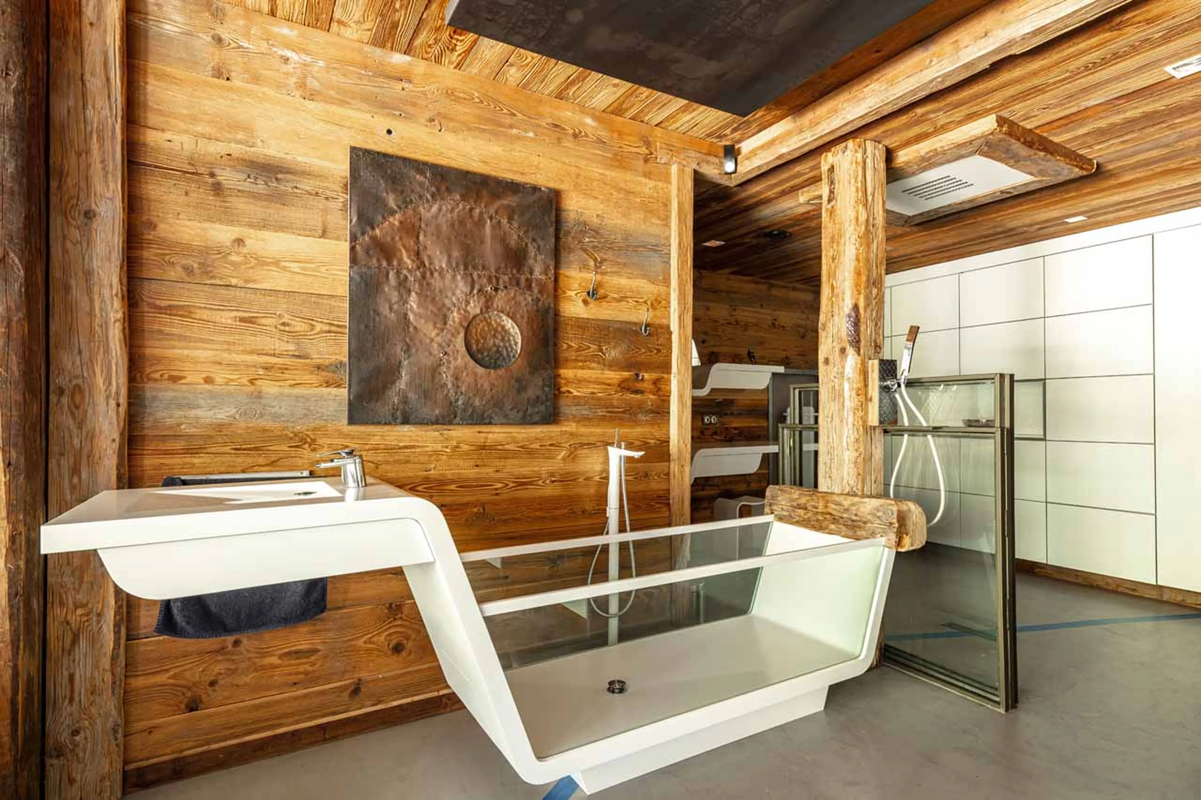 Glass bath at Chalet Quezac in Tignes