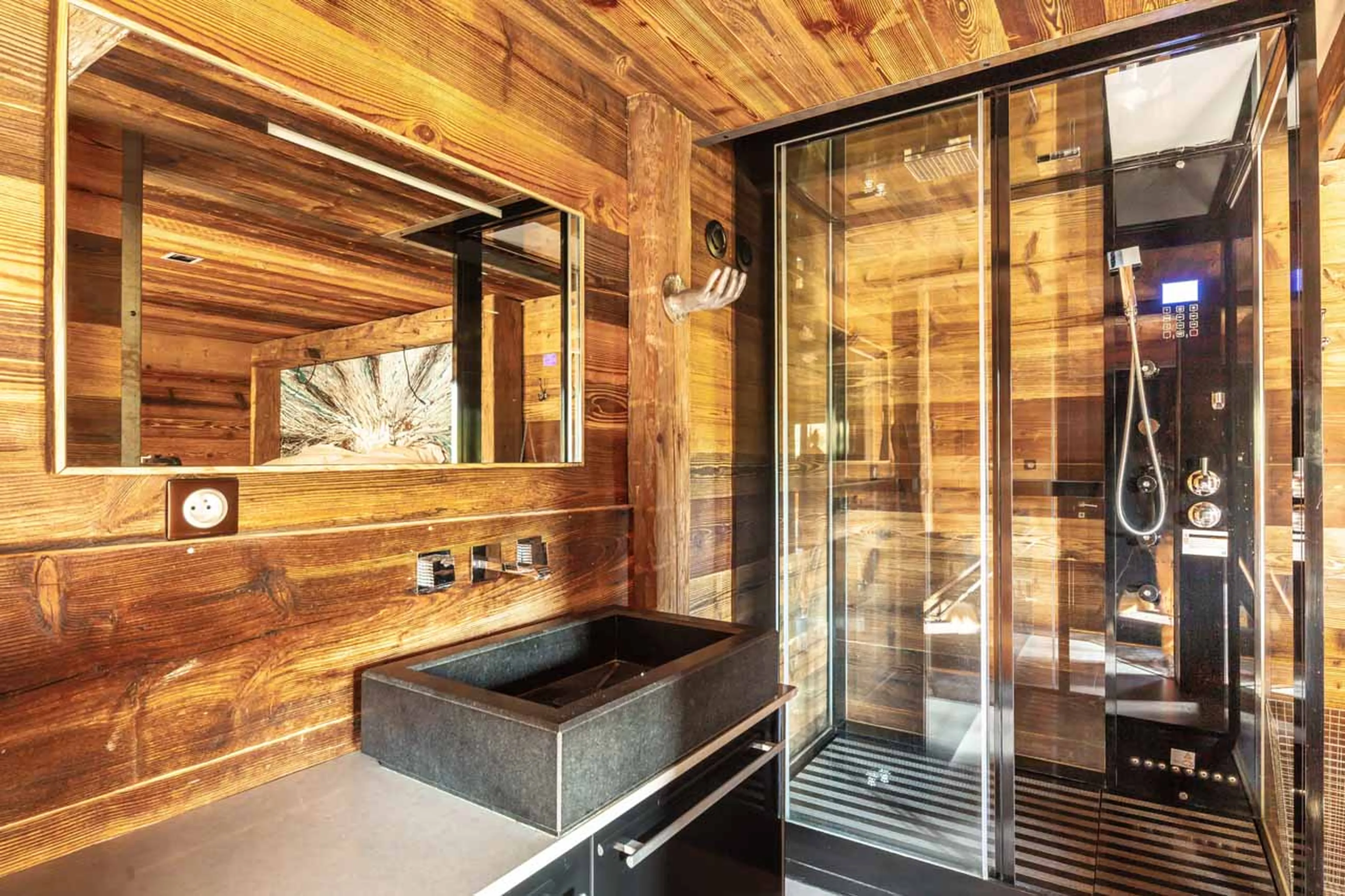 Bathroom six at Chalet Quezac in Tignes