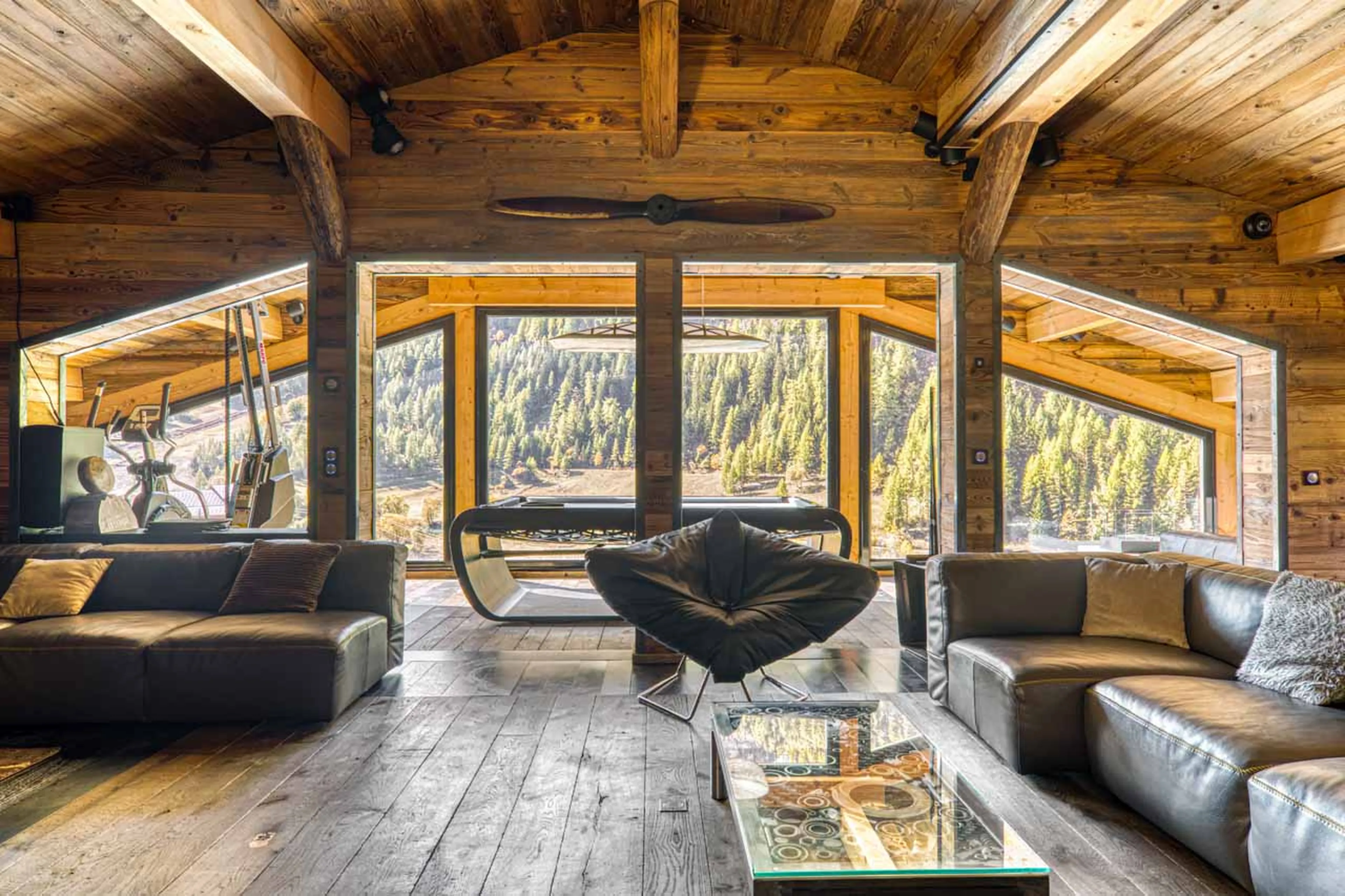 Open plan living area at Chalet Quezac in Tignes