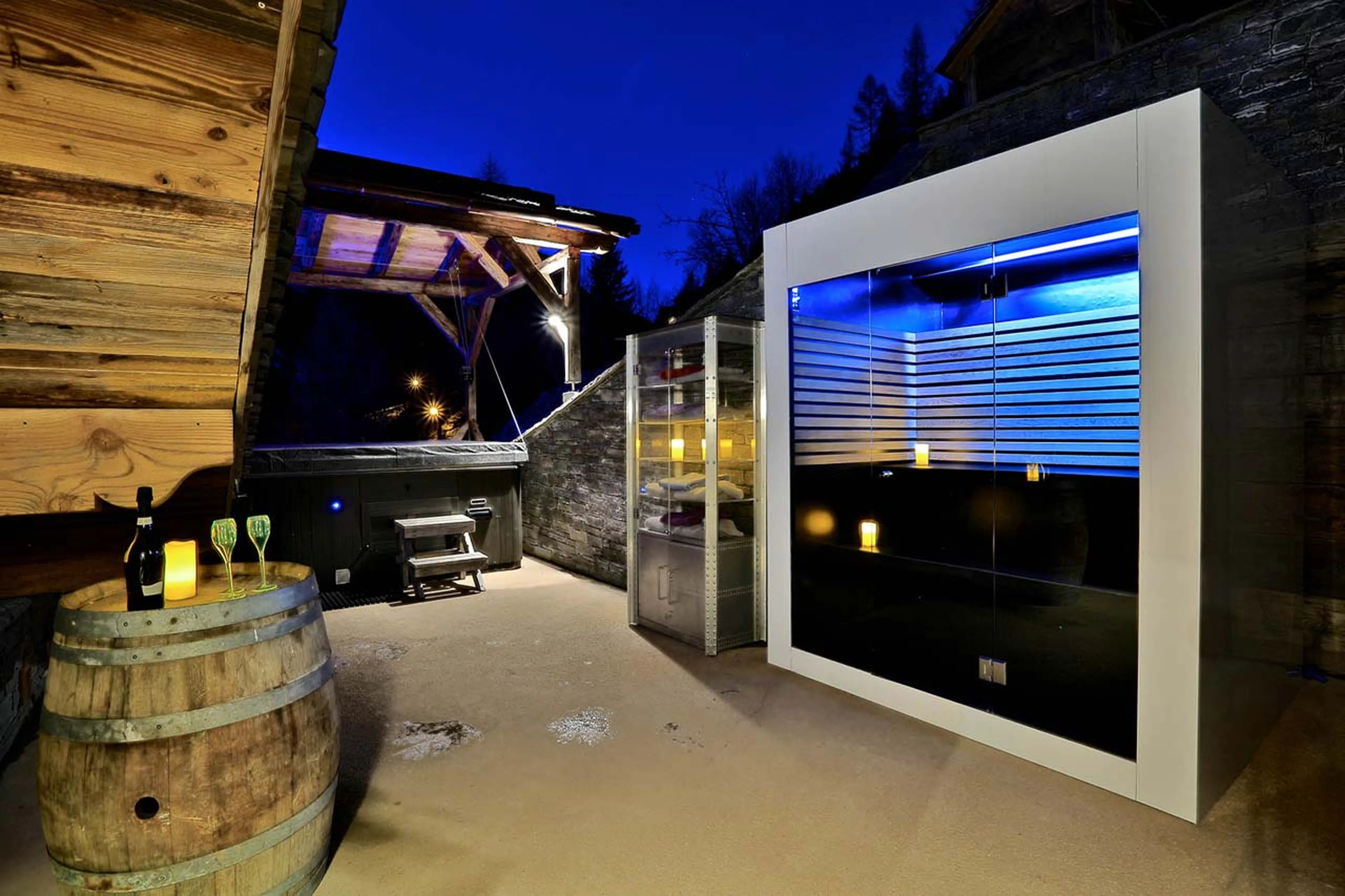 Outdoor spa at Chalet Quezac in Tignes