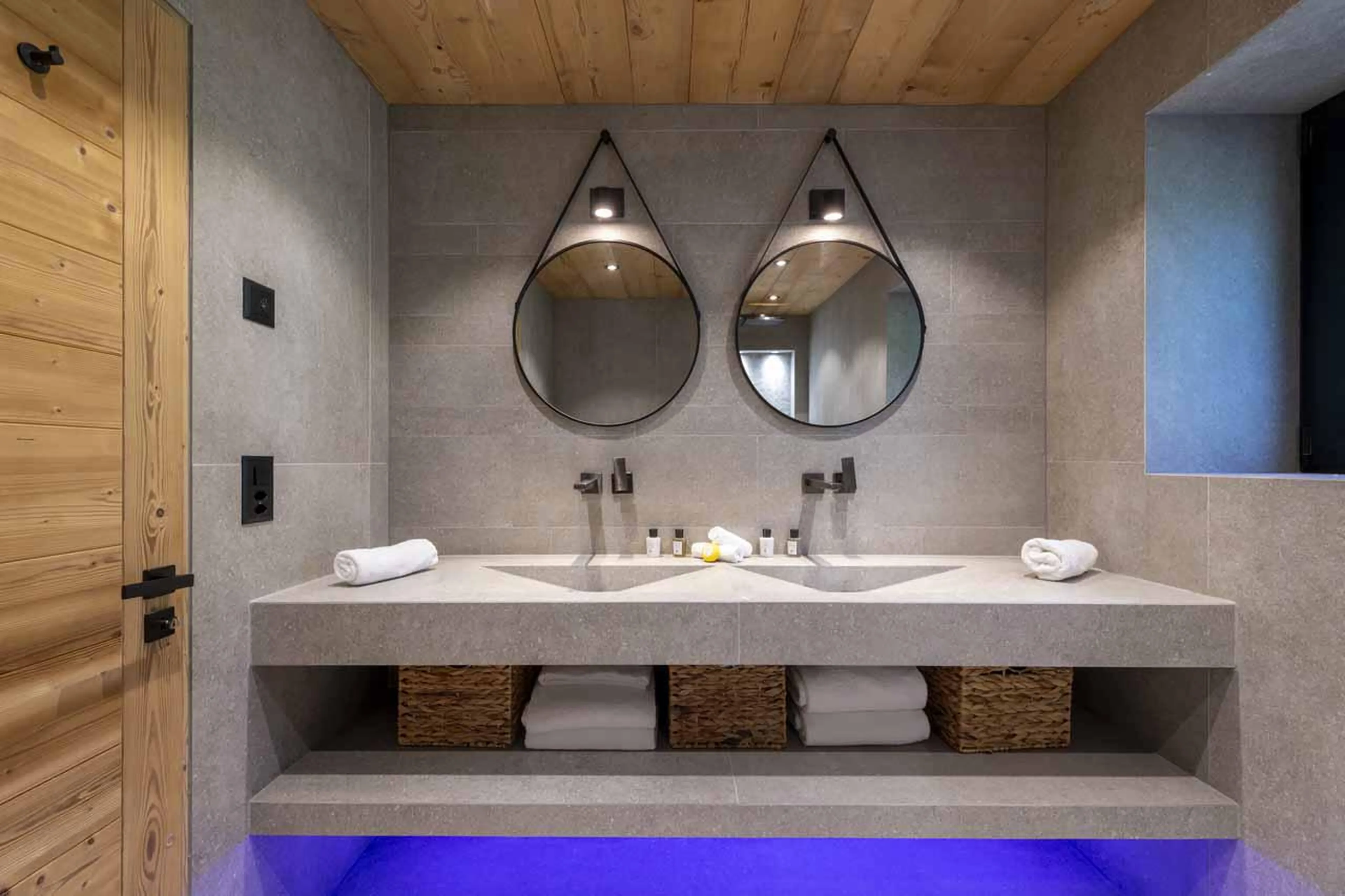 Double basin in Chalet Ranch, Verbier