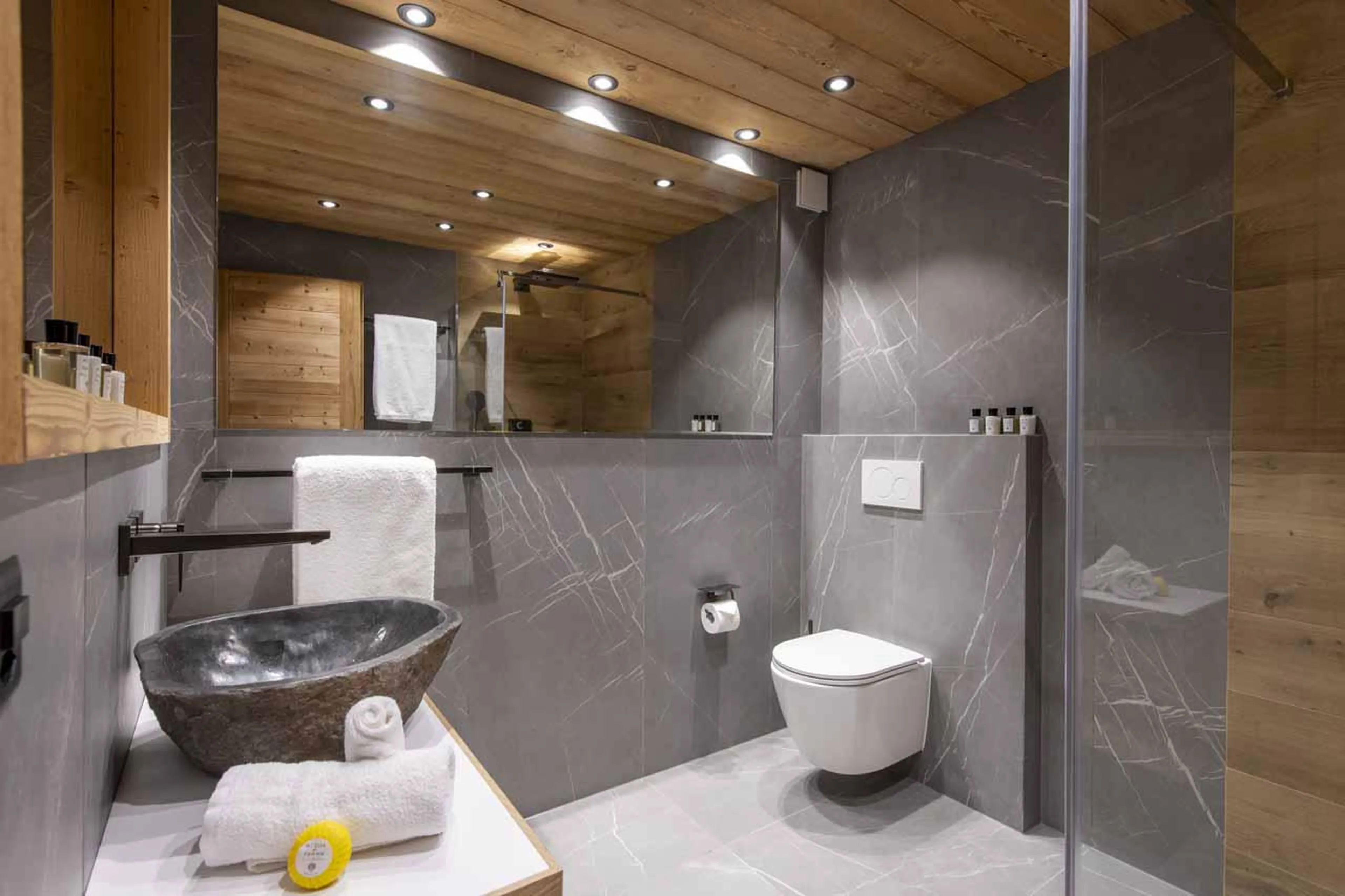 En-suite shower room with mirror in Chalet Ranch, Verbier