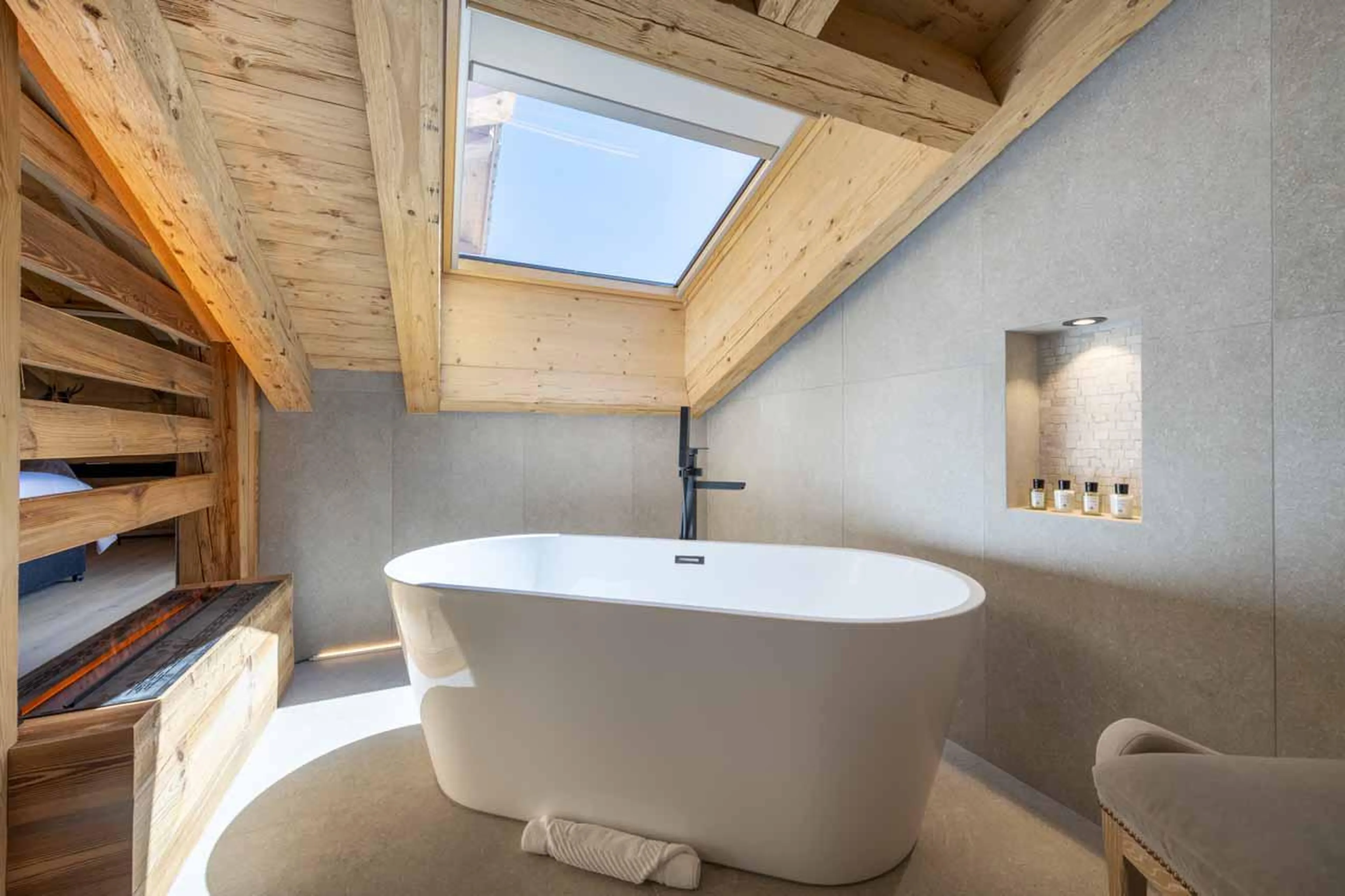 Freestanding bath in Chalet Ranch, Verbier