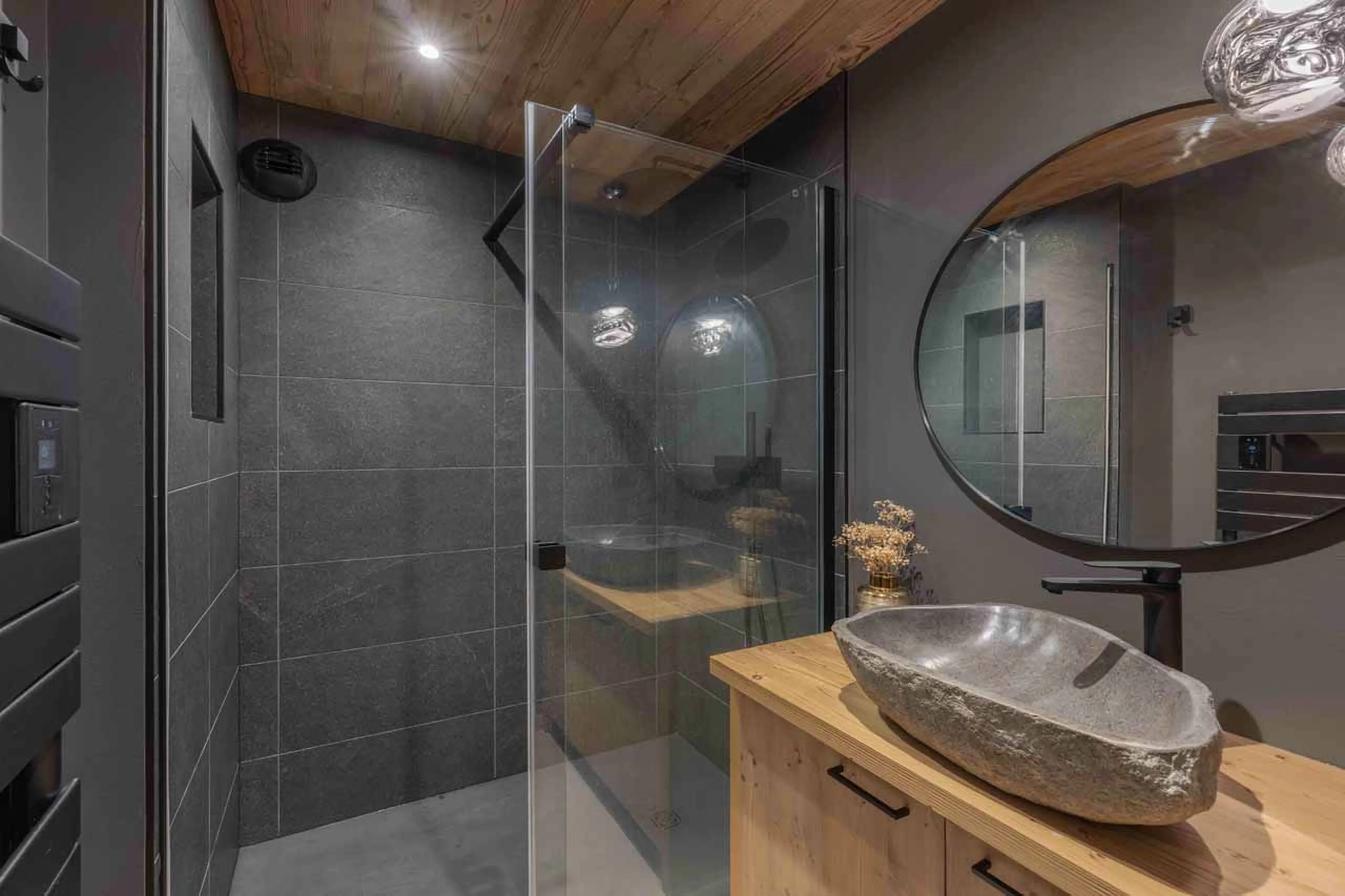 Bedroom 1 en-suite at Chalet Reve de Marmotte in Meribel