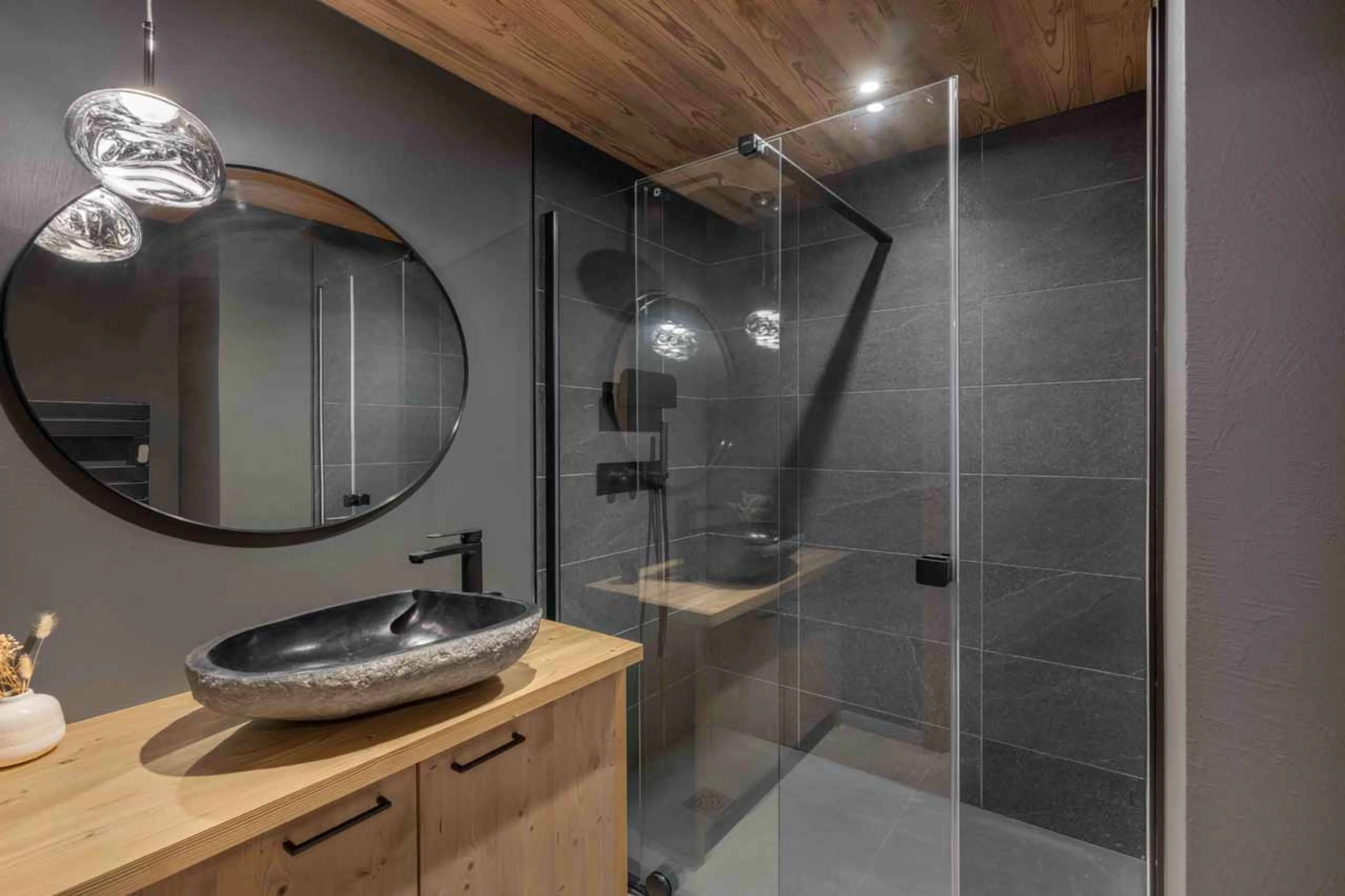 Bedroom 2 en-suite at Chalet Reve de Marmotte in Meribel