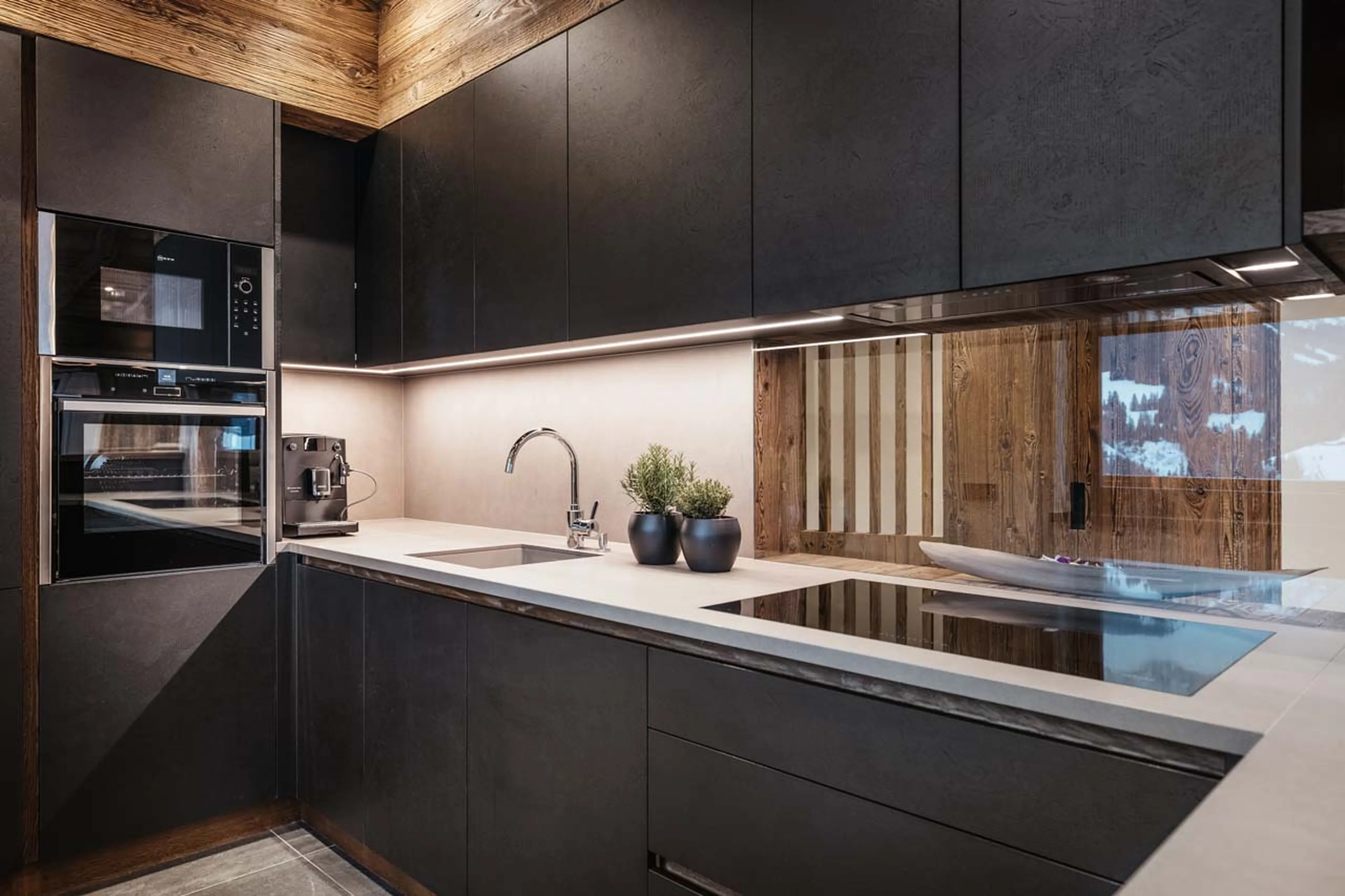 Modern kitchen in Chalet Robin, Val Gardena