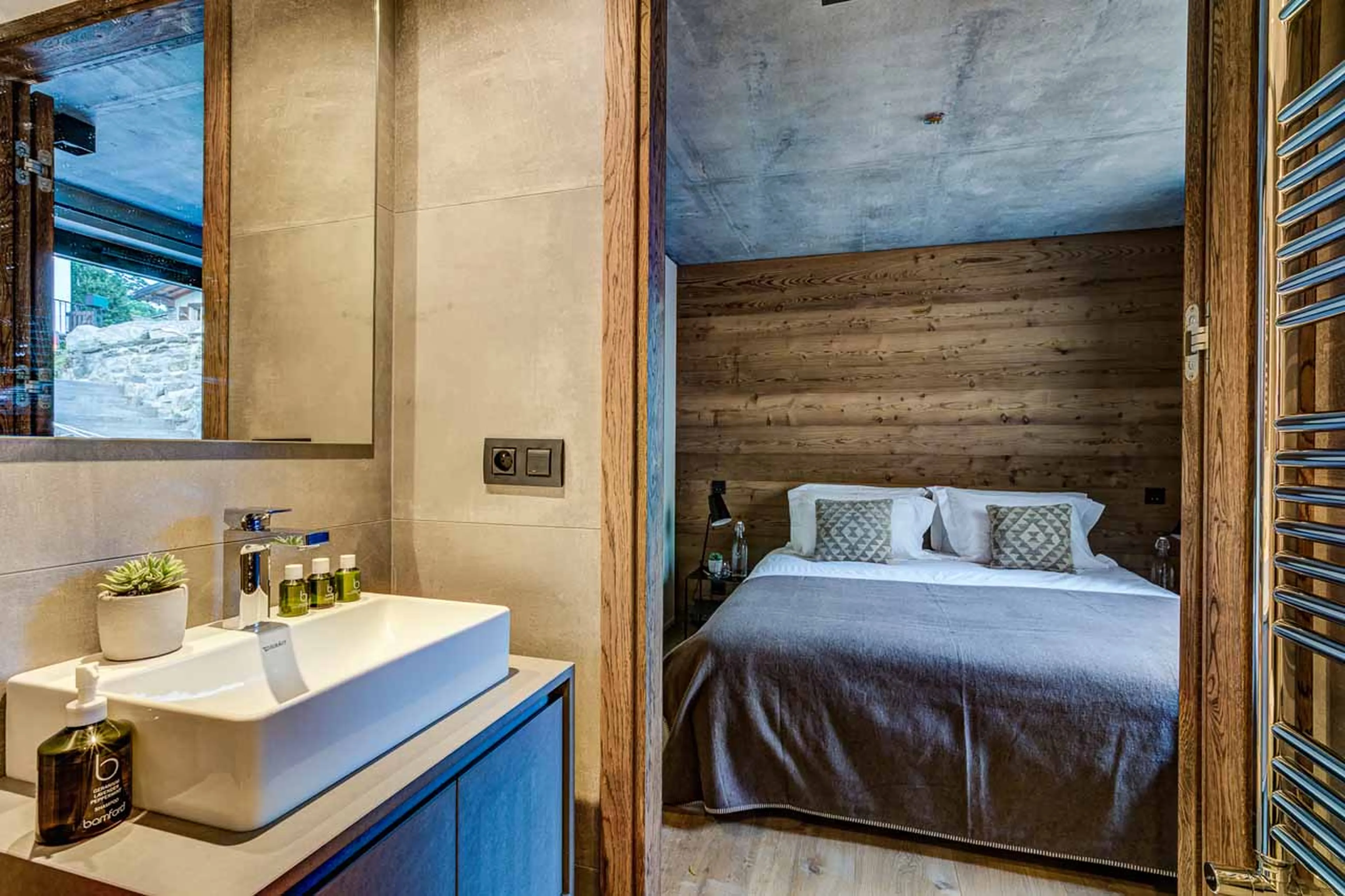 En-suite shower room at Open plan living area at Chalet Rytola