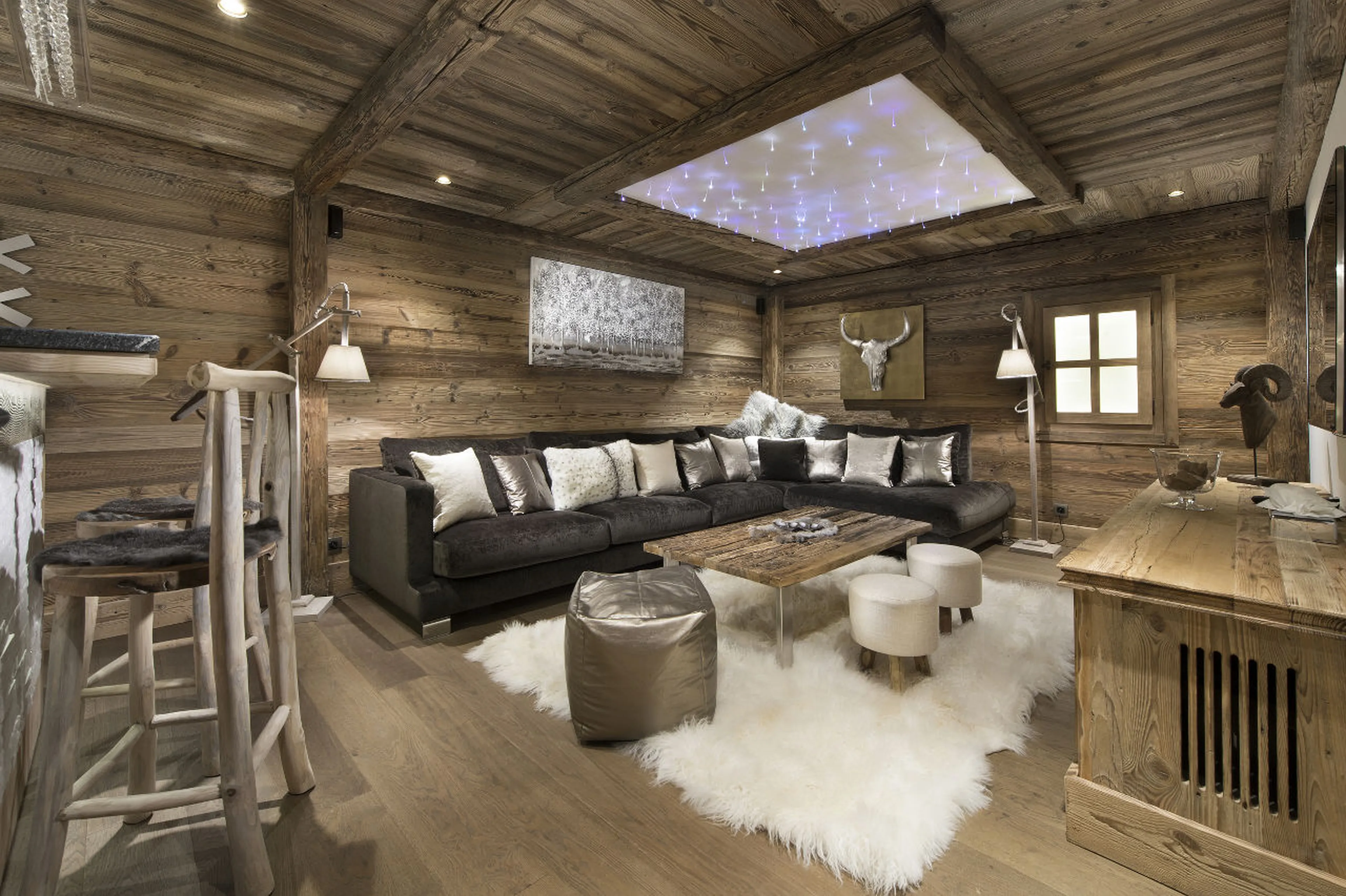 TV room and bar at Chalet S in Courchevel 1550