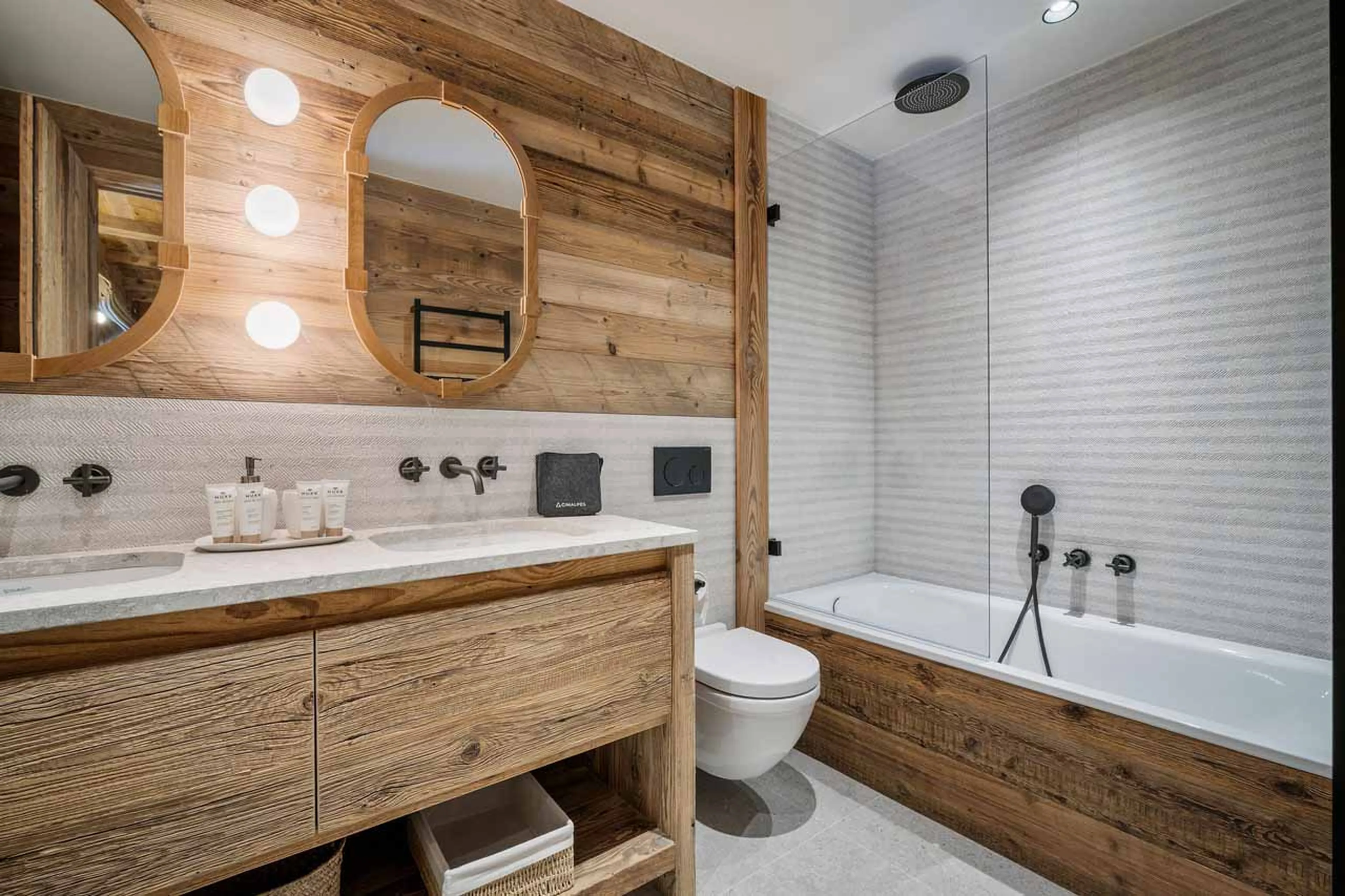Bedroom 4 en-suite at Chalet Sable Blanc in Saint Martin de Belleville