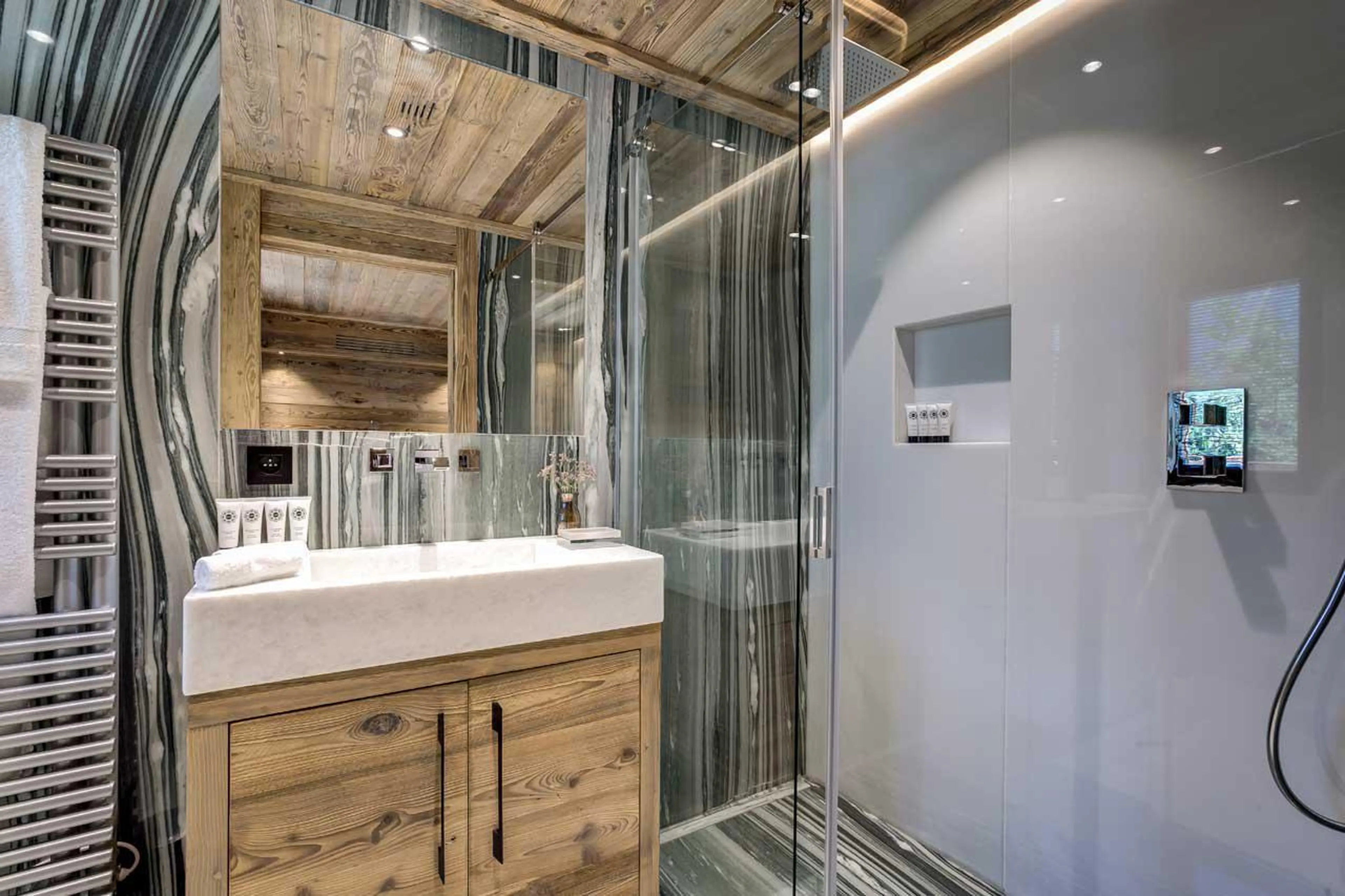 Bathroom two in Chalet Saphir in Chamonix